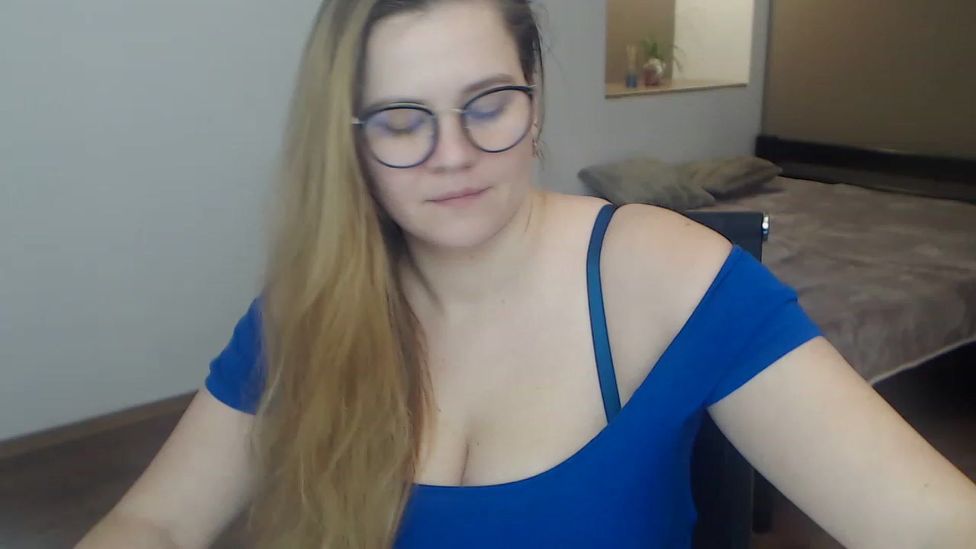 Gallery image thumbnail from KellyKleine's myfreecams stream on, 03/31/2023, 17:07 image 2 of 20