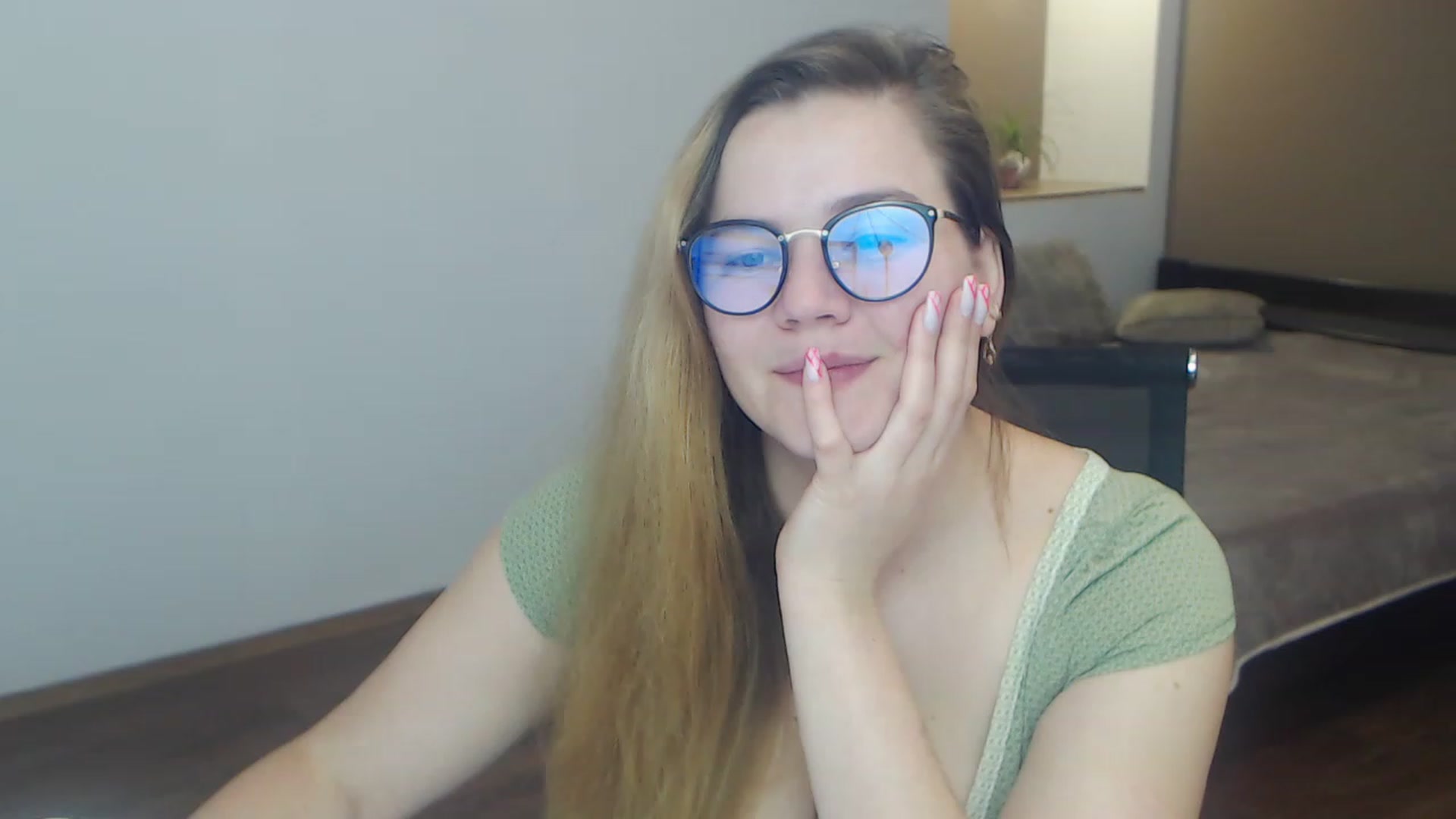 Gallery image thumbnail from KellyKleine's myfreecams stream on, 04/01/2023, 16:35 image 8 of 20