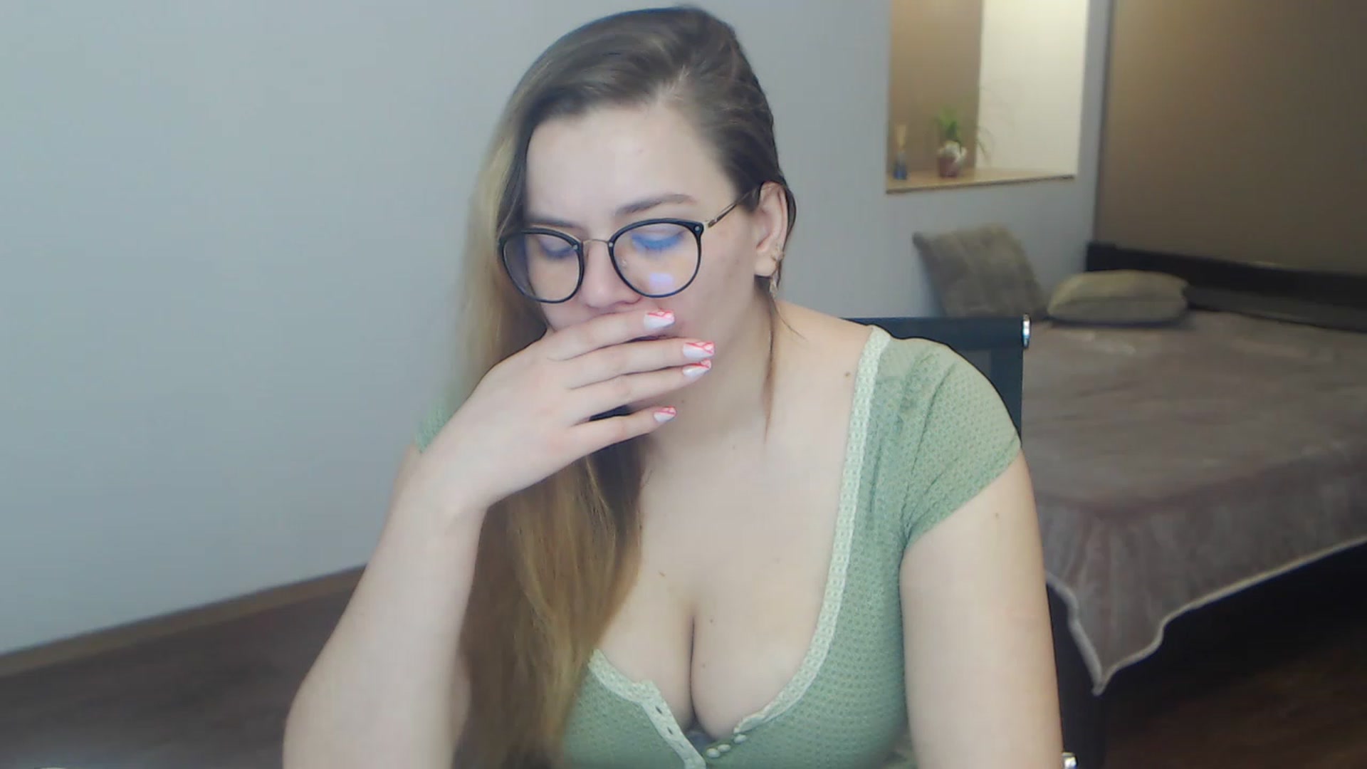 Gallery image thumbnail from KellyKleine's myfreecams stream on, 04/01/2023, 16:35 image 5 of 20
