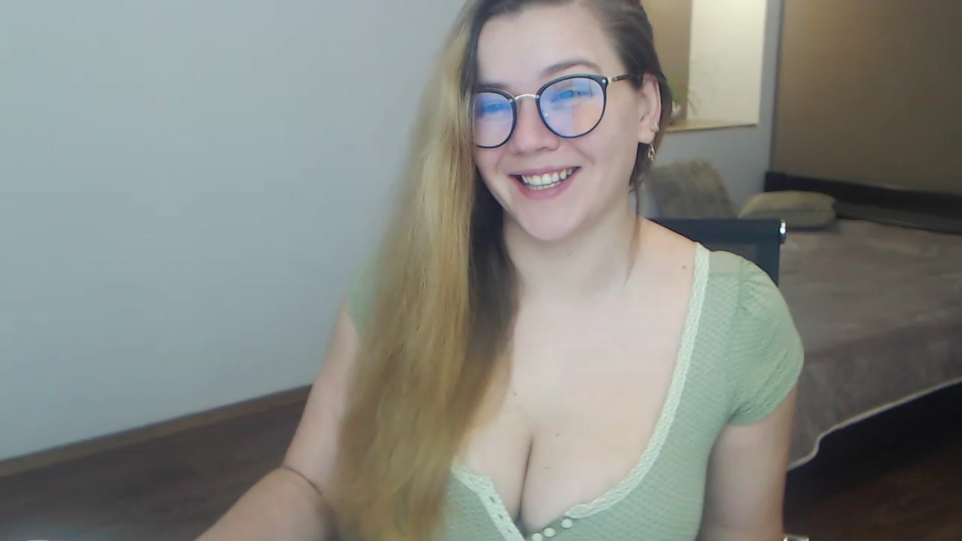 Gallery image thumbnail from KellyKleine's myfreecams stream on, 04/01/2023, 16:35 image 7 of 20