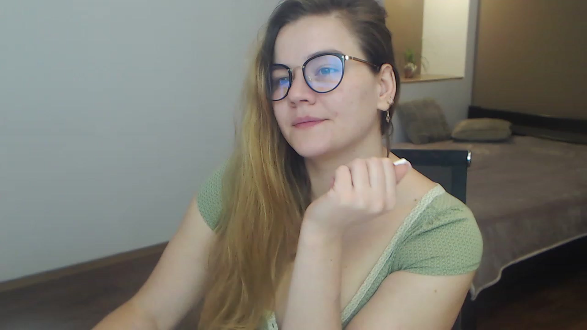 Gallery image thumbnail from KellyKleine's myfreecams stream on, 04/01/2023, 16:35 image 2 of 20