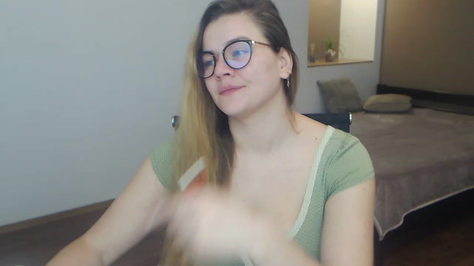 Gallery image thumbnail from KellyKleine's myfreecams stream on, 04/01/2023, 16:35 image 10 of 20