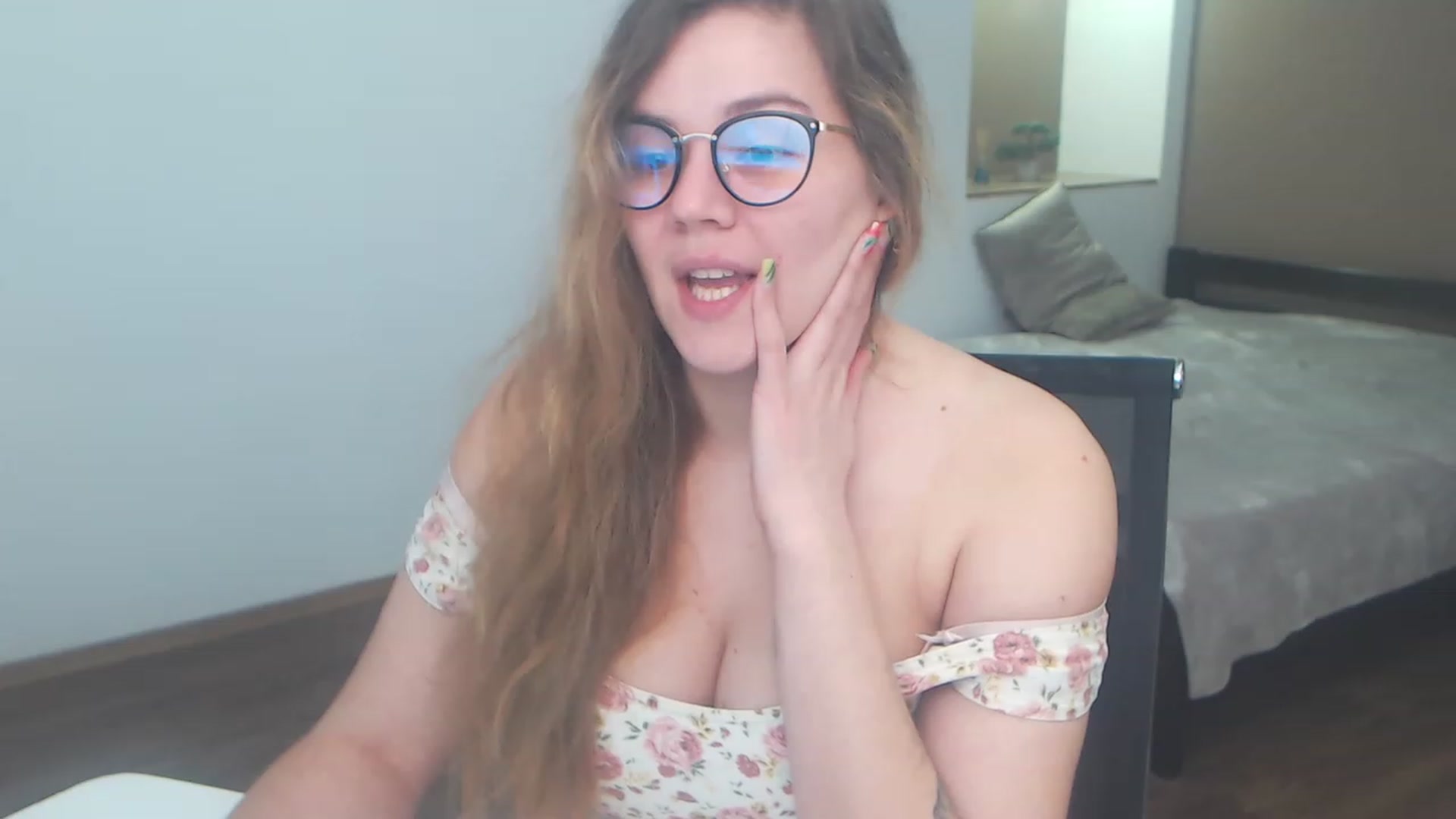Gallery image thumbnail from KellyKleine's myfreecams stream on, 04/06/2023, 16:32 image 4 of 20