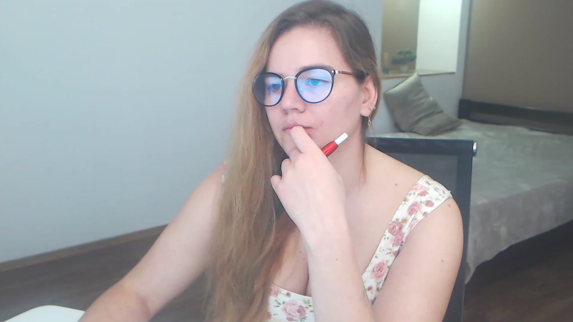 Gallery image thumbnail from KellyKleine's myfreecams stream on, 04/06/2023, 16:32 image 12 of 20