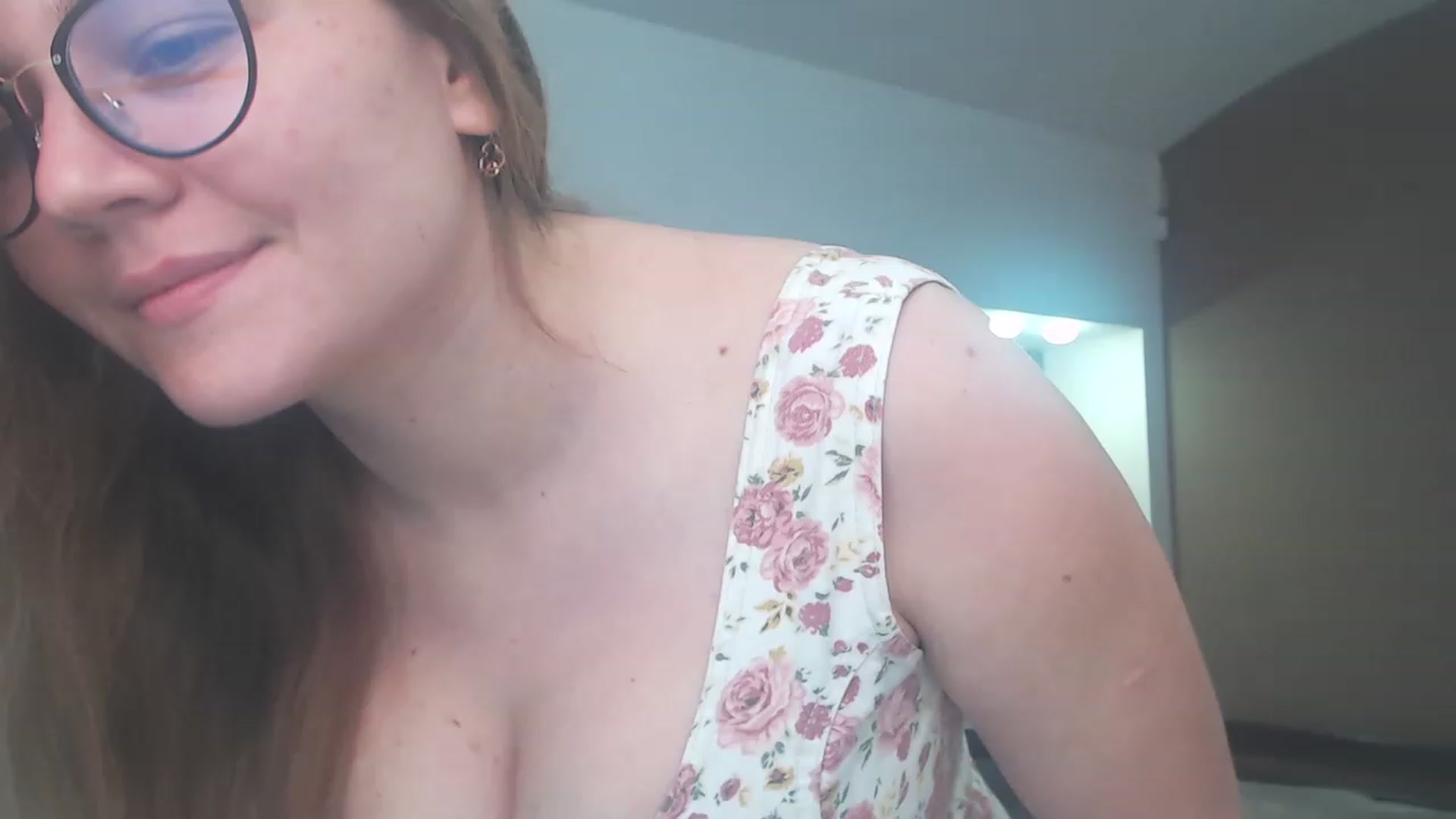 Gallery image thumbnail from KellyKleine's myfreecams stream on, 04/06/2023, 16:32 image 14 of 20