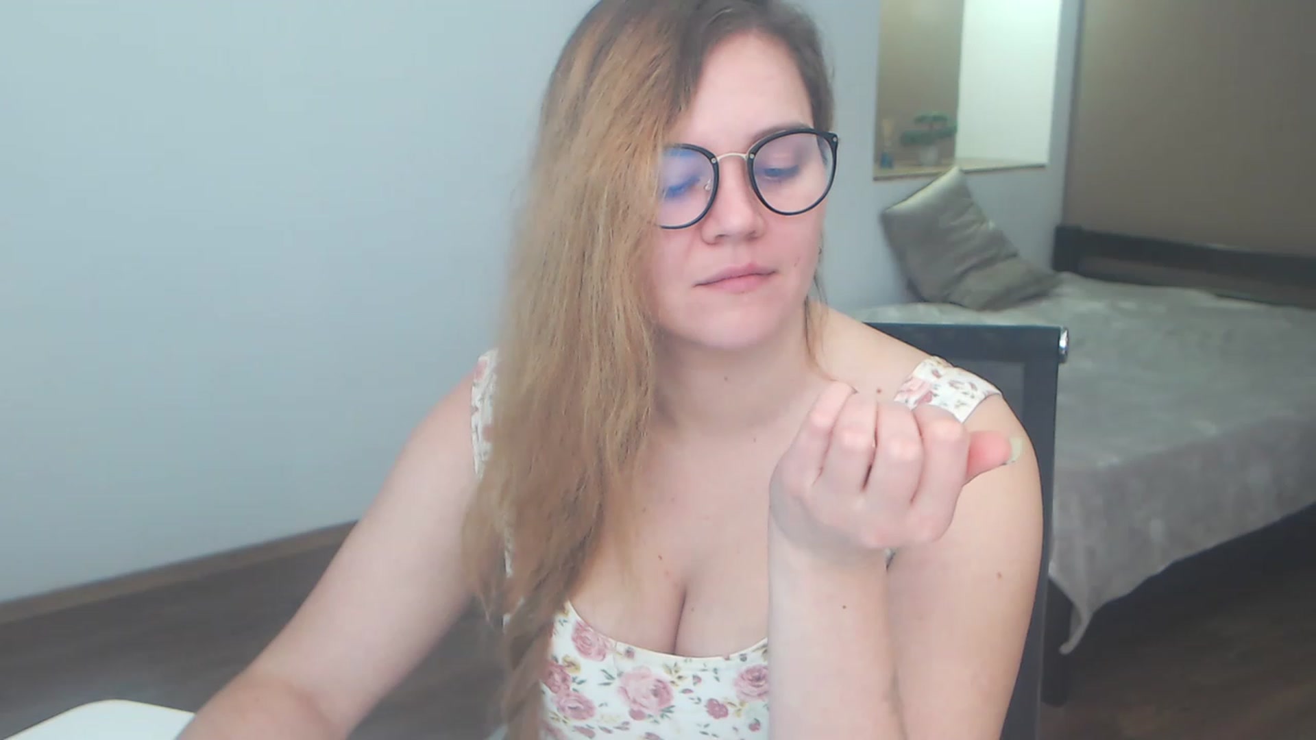 Gallery image thumbnail from KellyKleine's myfreecams stream on, 04/06/2023, 16:32 image 8 of 20