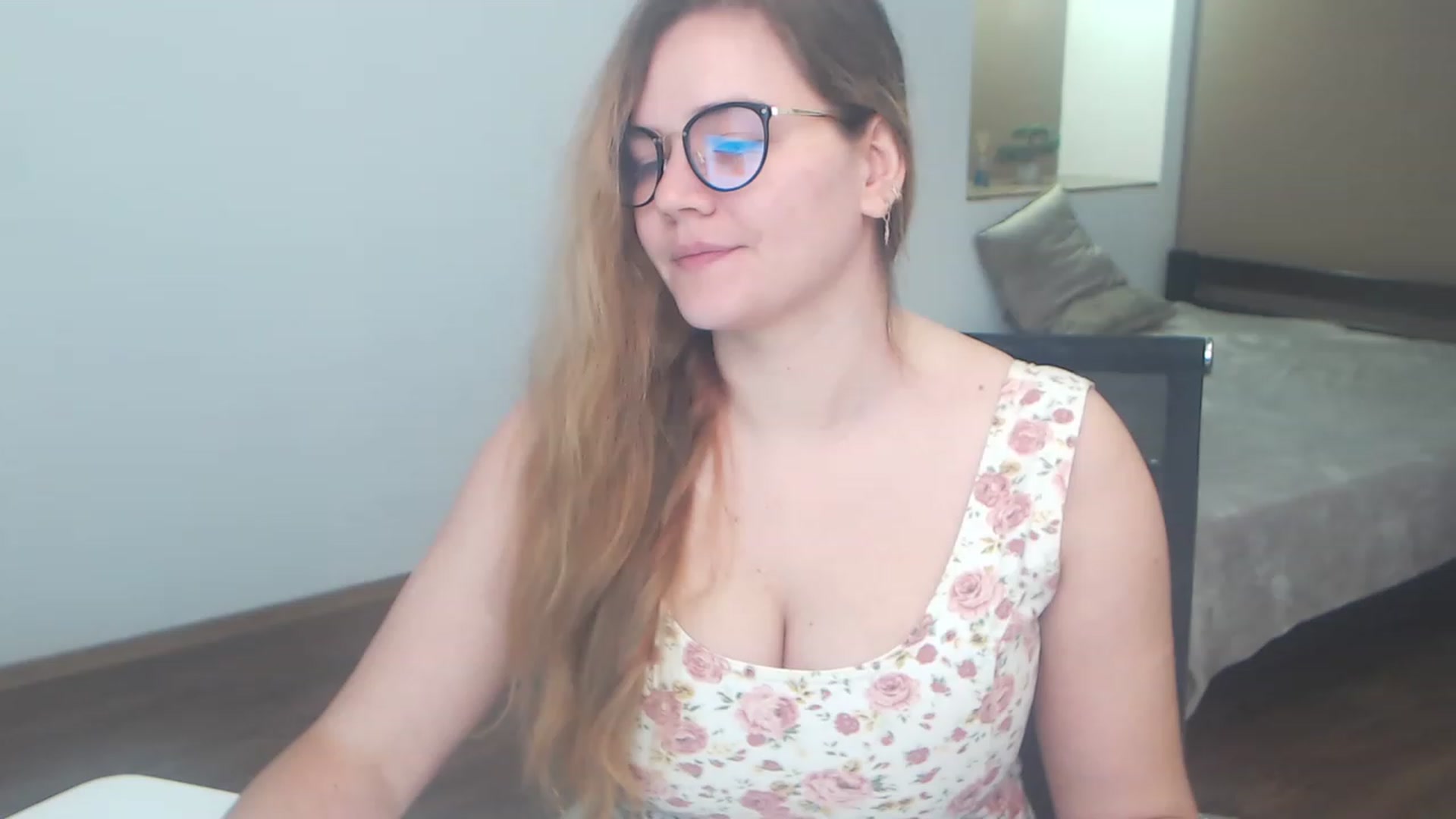 Gallery image thumbnail from KellyKleine's myfreecams stream on, 04/06/2023, 16:32 image 10 of 20