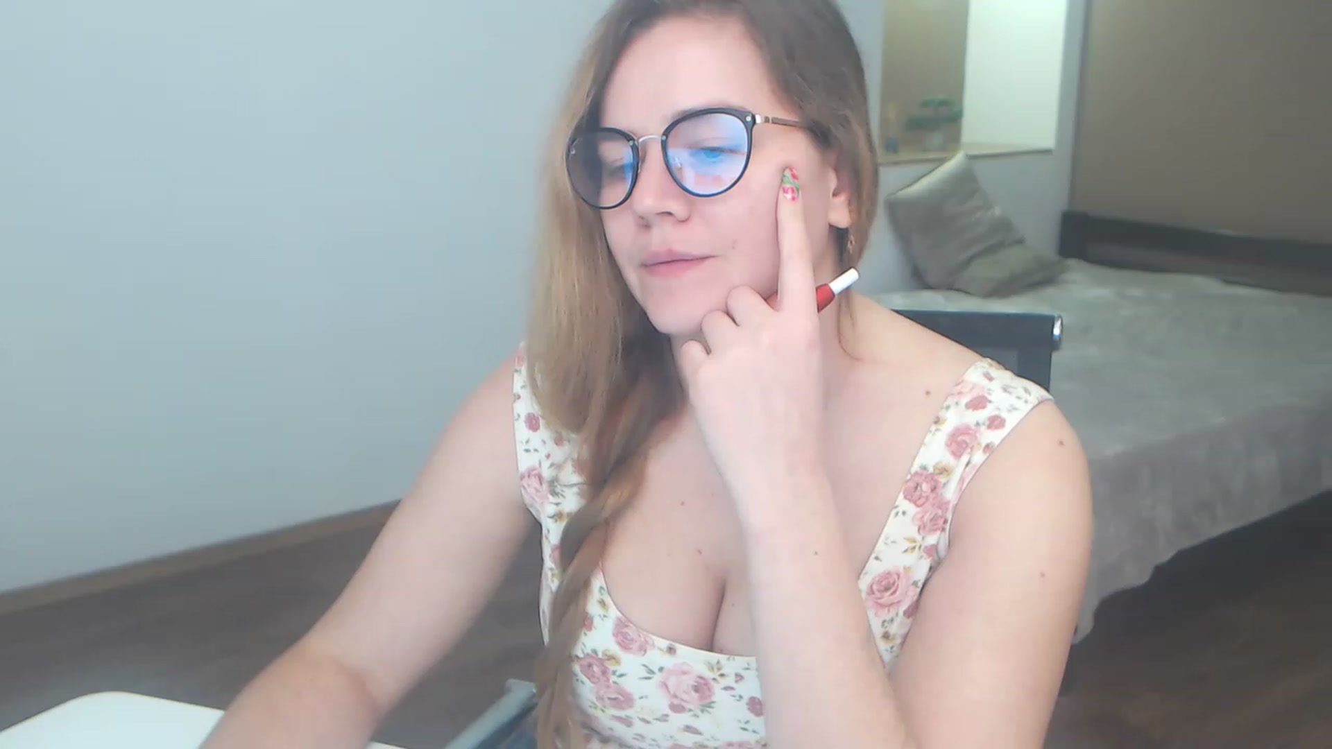Gallery image thumbnail from KellyKleine's myfreecams stream on, 04/06/2023, 16:32 image 16 of 20