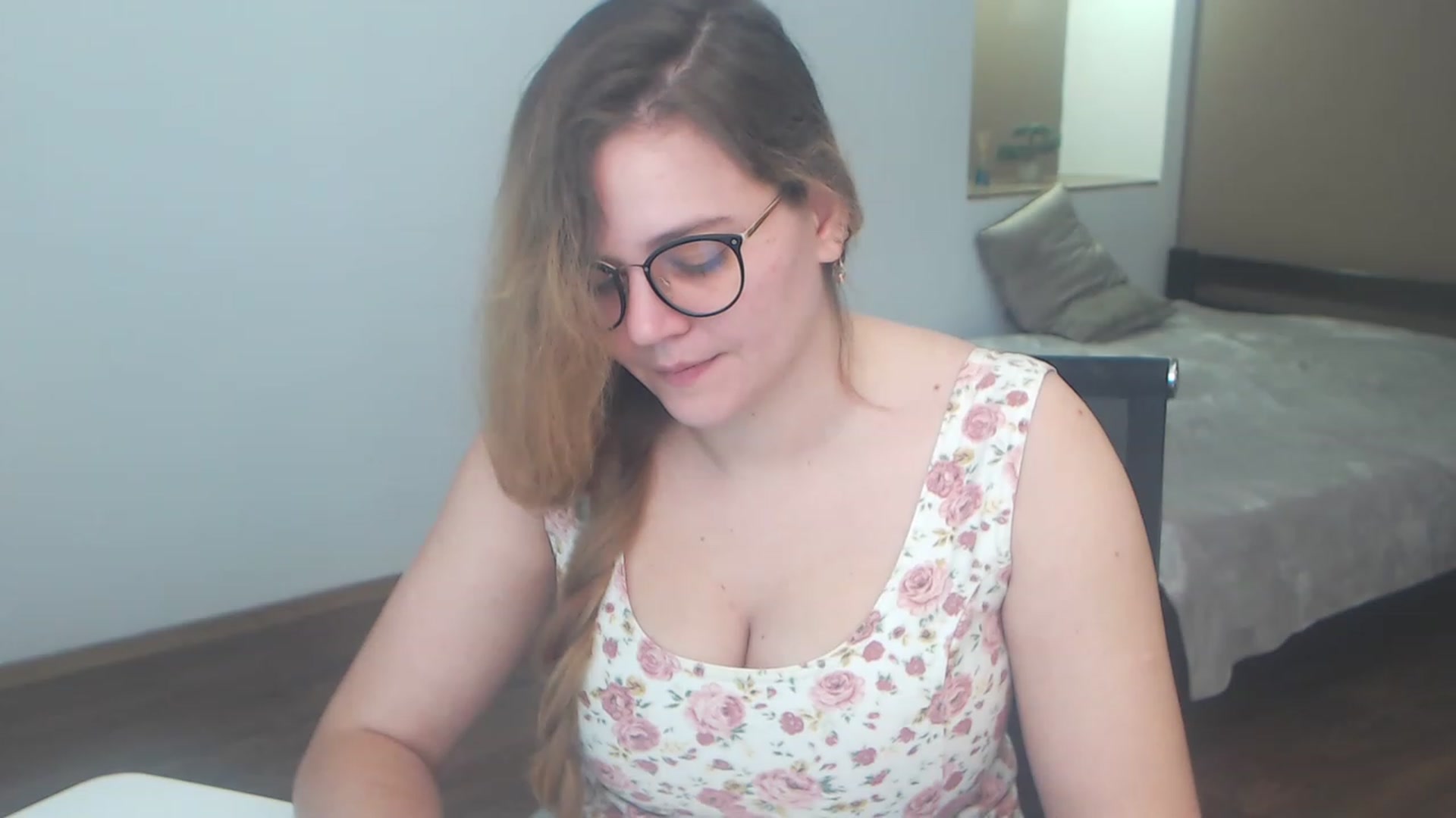 Gallery image thumbnail from KellyKleine's myfreecams stream on, 04/06/2023, 16:32 image 7 of 20
