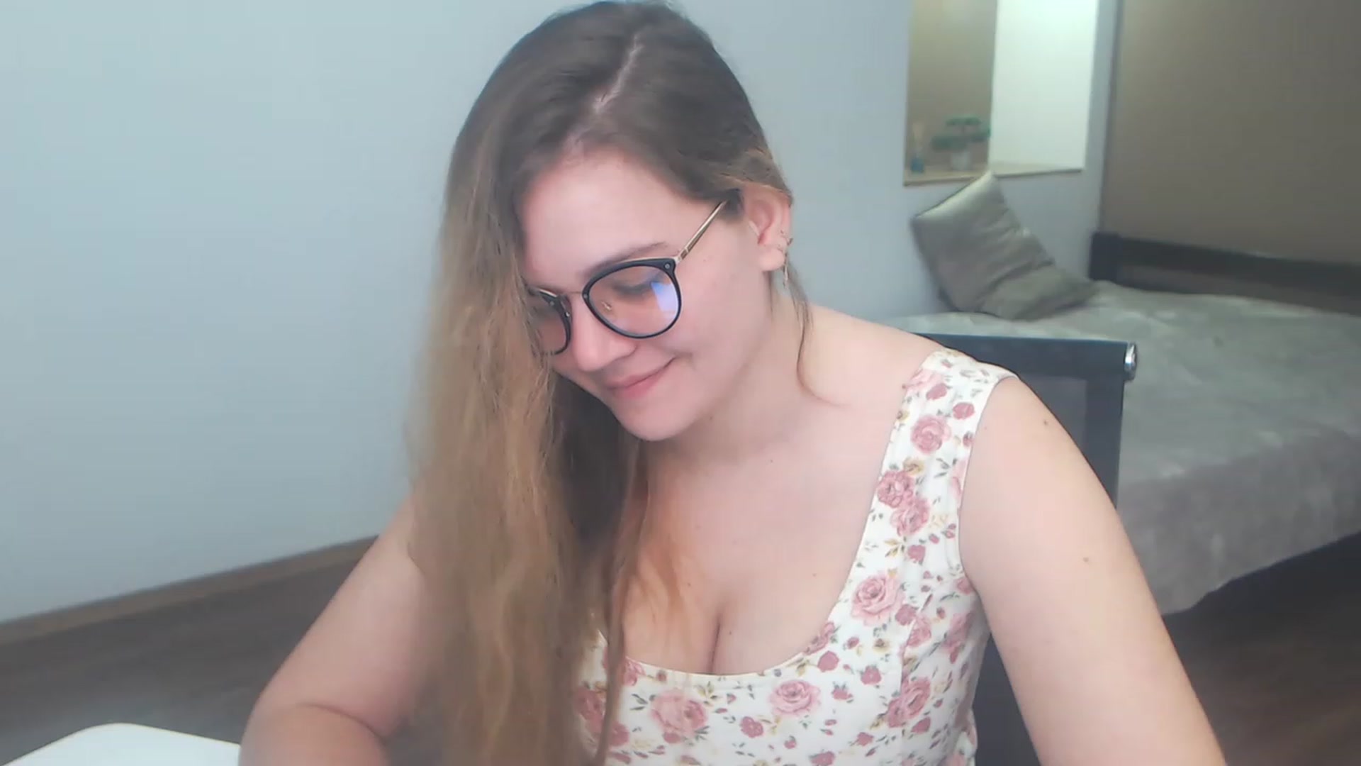 Gallery image thumbnail from KellyKleine's myfreecams stream on, 04/06/2023, 16:32 image 6 of 20