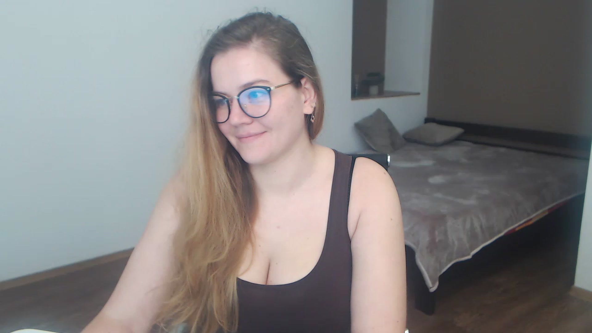 Gallery image thumbnail from KellyKleine's myfreecams stream on, 04/07/2023, 15:12 image 4 of 20