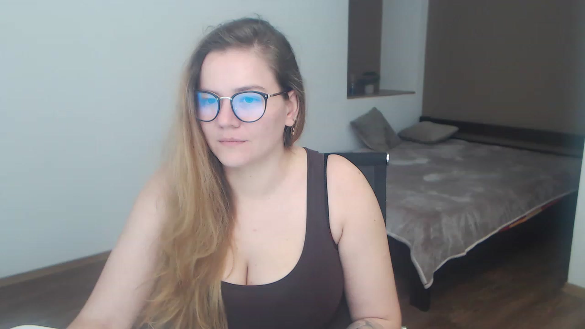 Gallery image thumbnail from KellyKleine's myfreecams stream on, 04/07/2023, 15:12 image 5 of 20