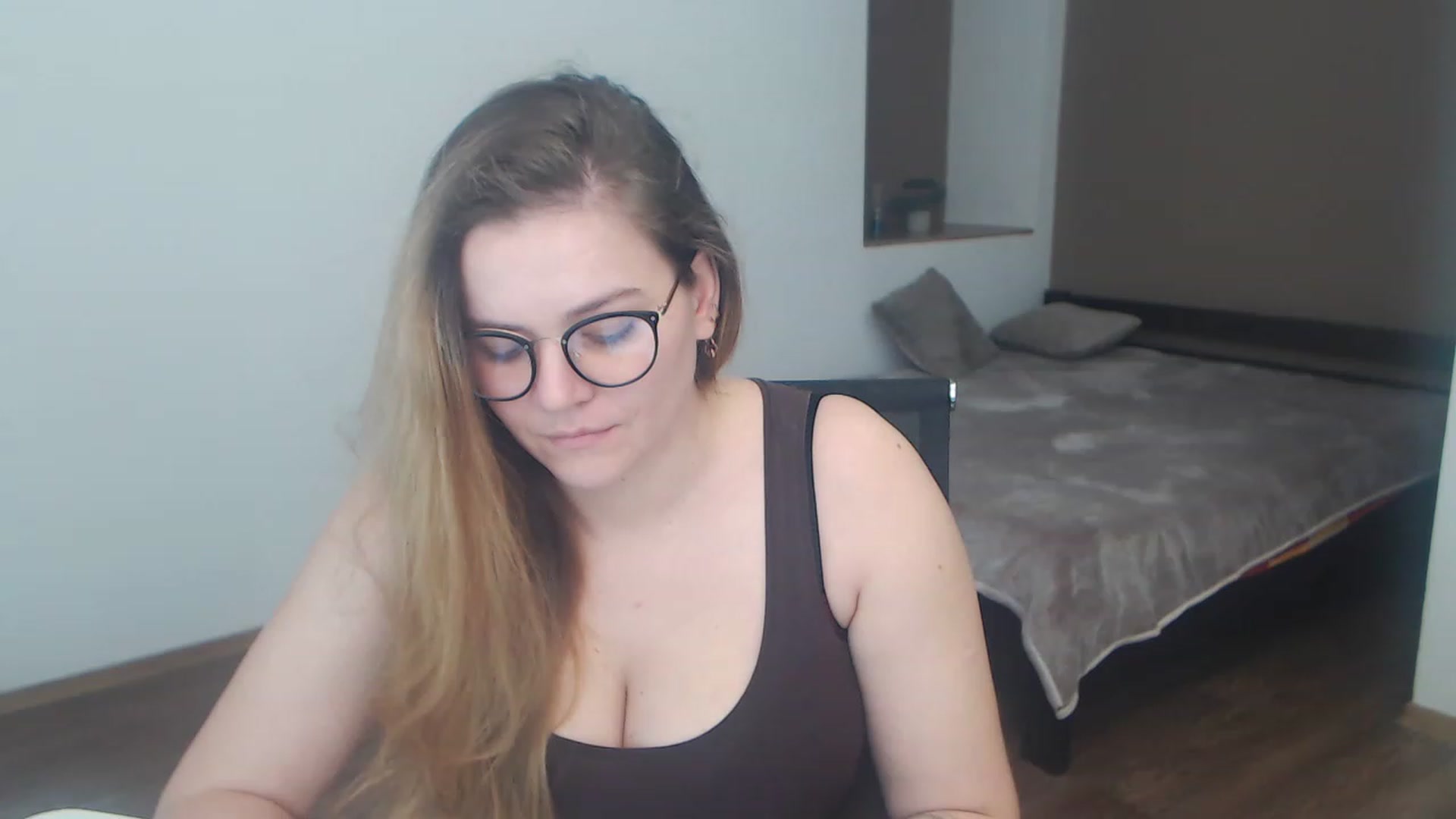 Gallery image thumbnail from KellyKleine's myfreecams stream on, 04/07/2023, 15:12 image 3 of 20