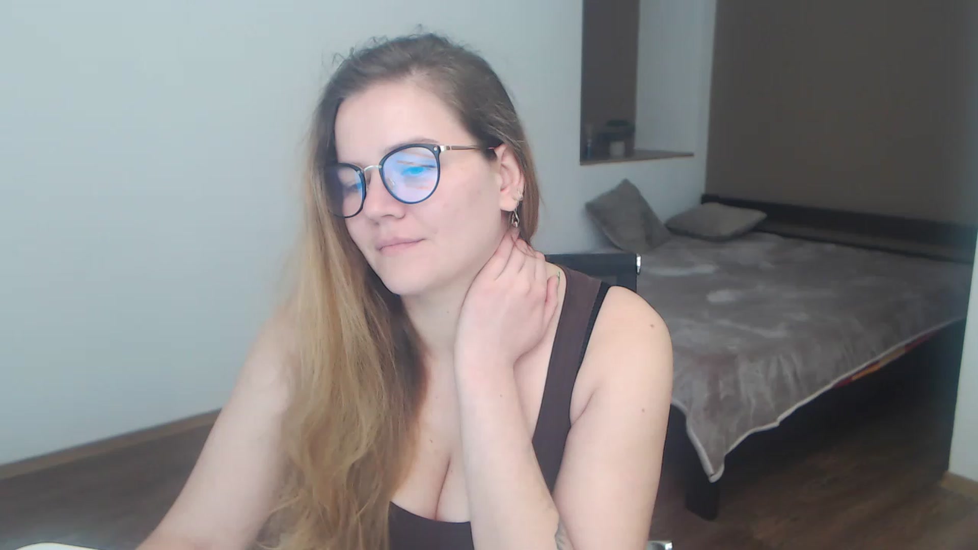Gallery image thumbnail from KellyKleine's myfreecams stream on, 04/07/2023, 15:12 image 2 of 20