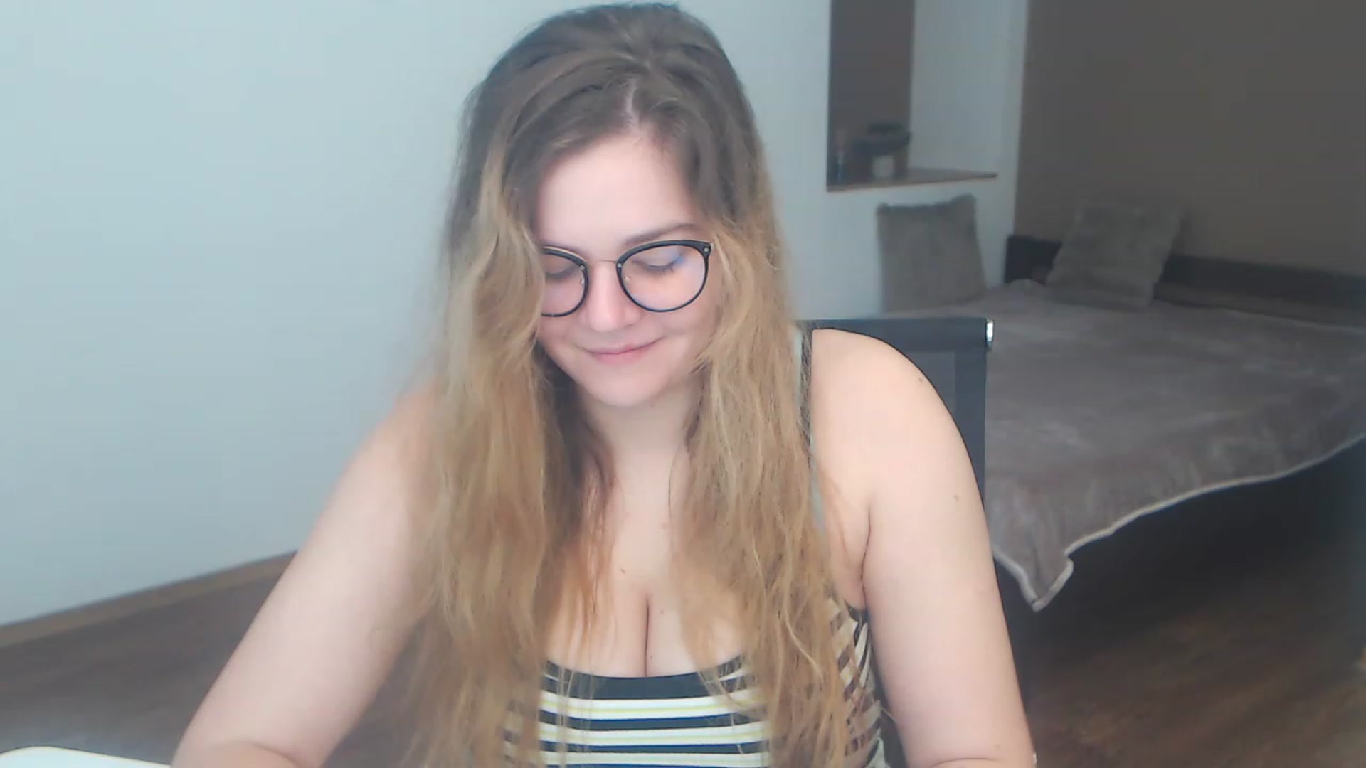 Gallery image thumbnail from KellyKleine's myfreecams stream on, 04/08/2023, 12:44 image 12 of 20