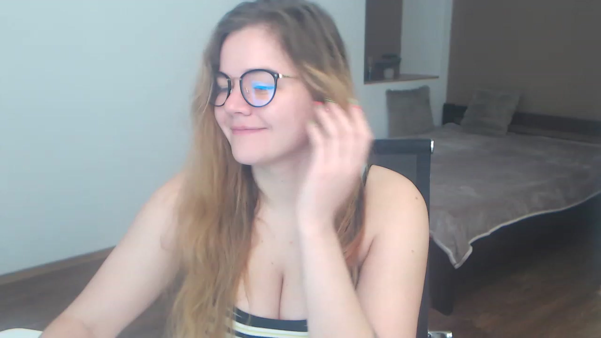 Gallery image thumbnail from KellyKleine's myfreecams stream on, 04/08/2023, 12:44 image 3 of 20