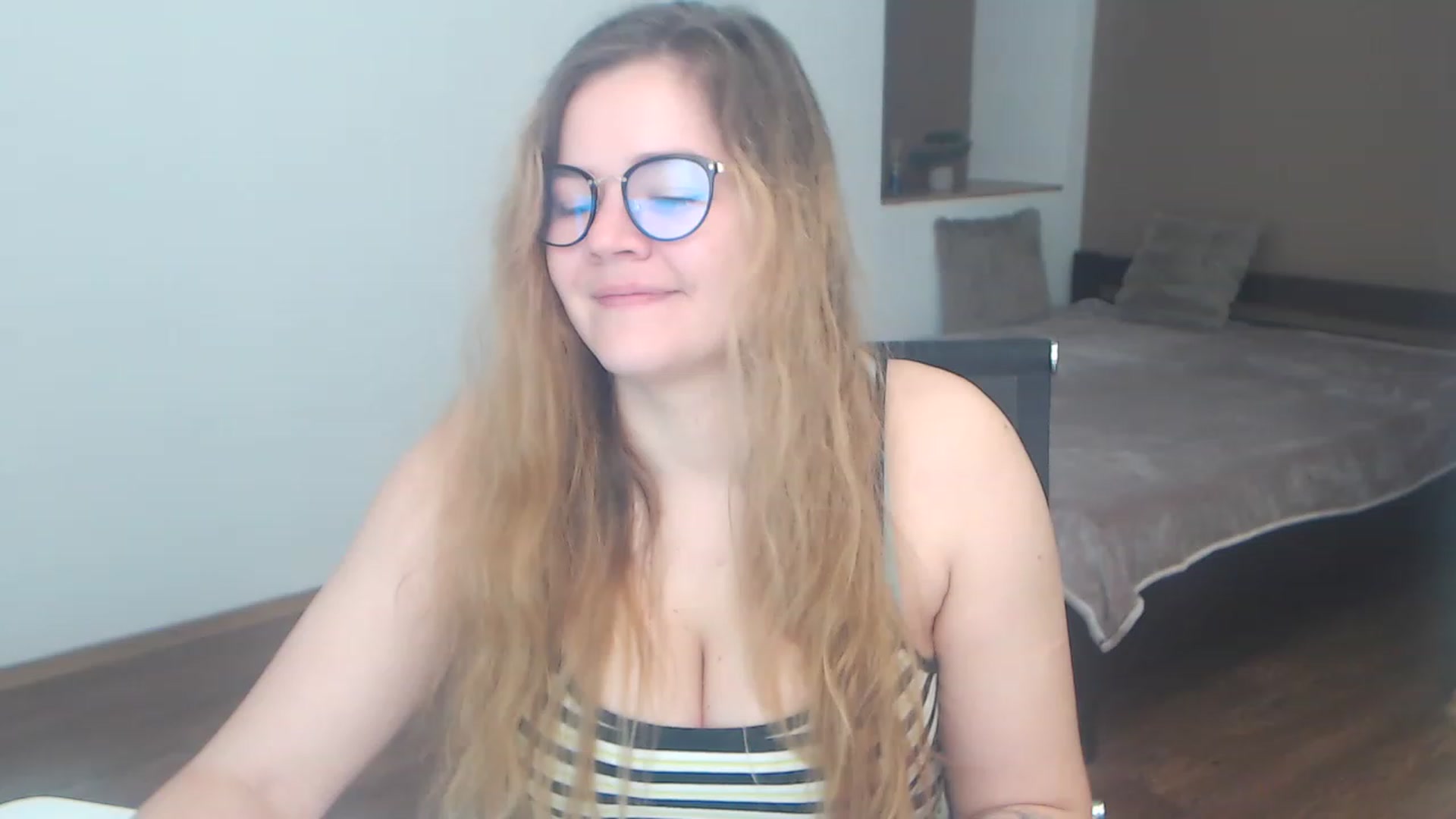 Gallery image thumbnail from KellyKleine's myfreecams stream on, 04/08/2023, 12:44 image 13 of 20