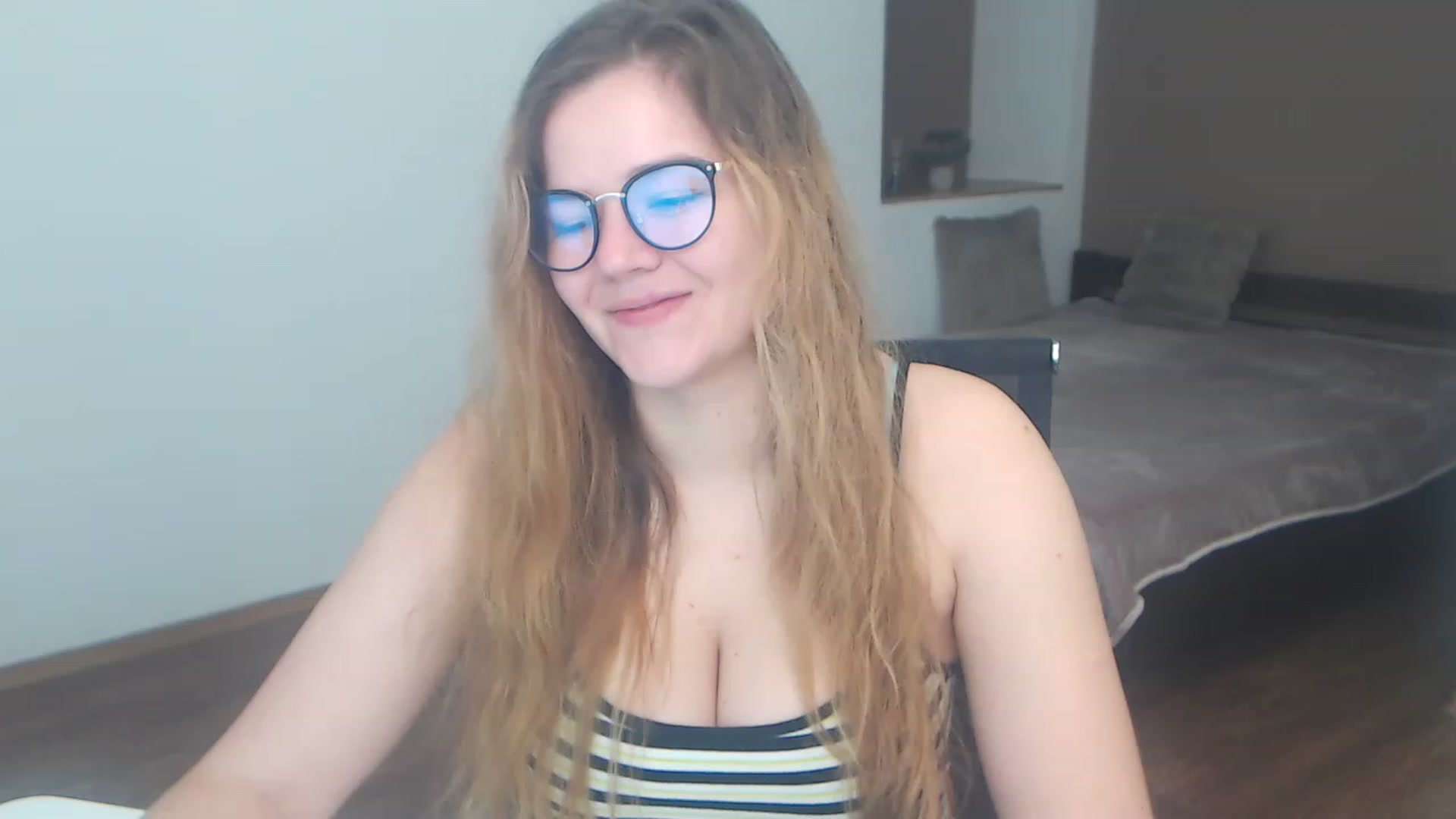 Gallery image thumbnail from KellyKleine's myfreecams stream on, 04/08/2023, 12:44 image 11 of 20