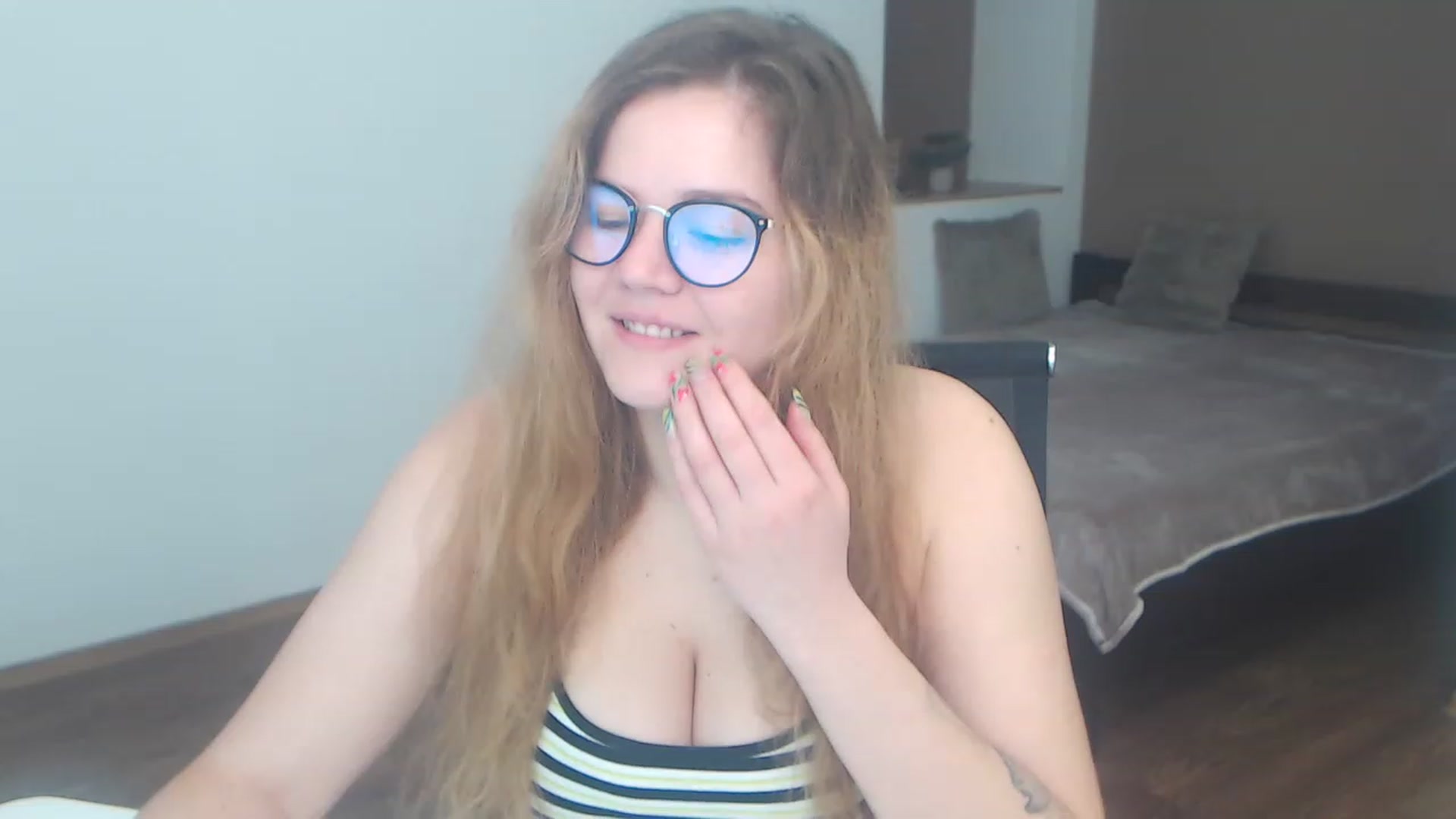 Gallery image thumbnail from KellyKleine's myfreecams stream on, 04/08/2023, 12:44 image 18 of 20