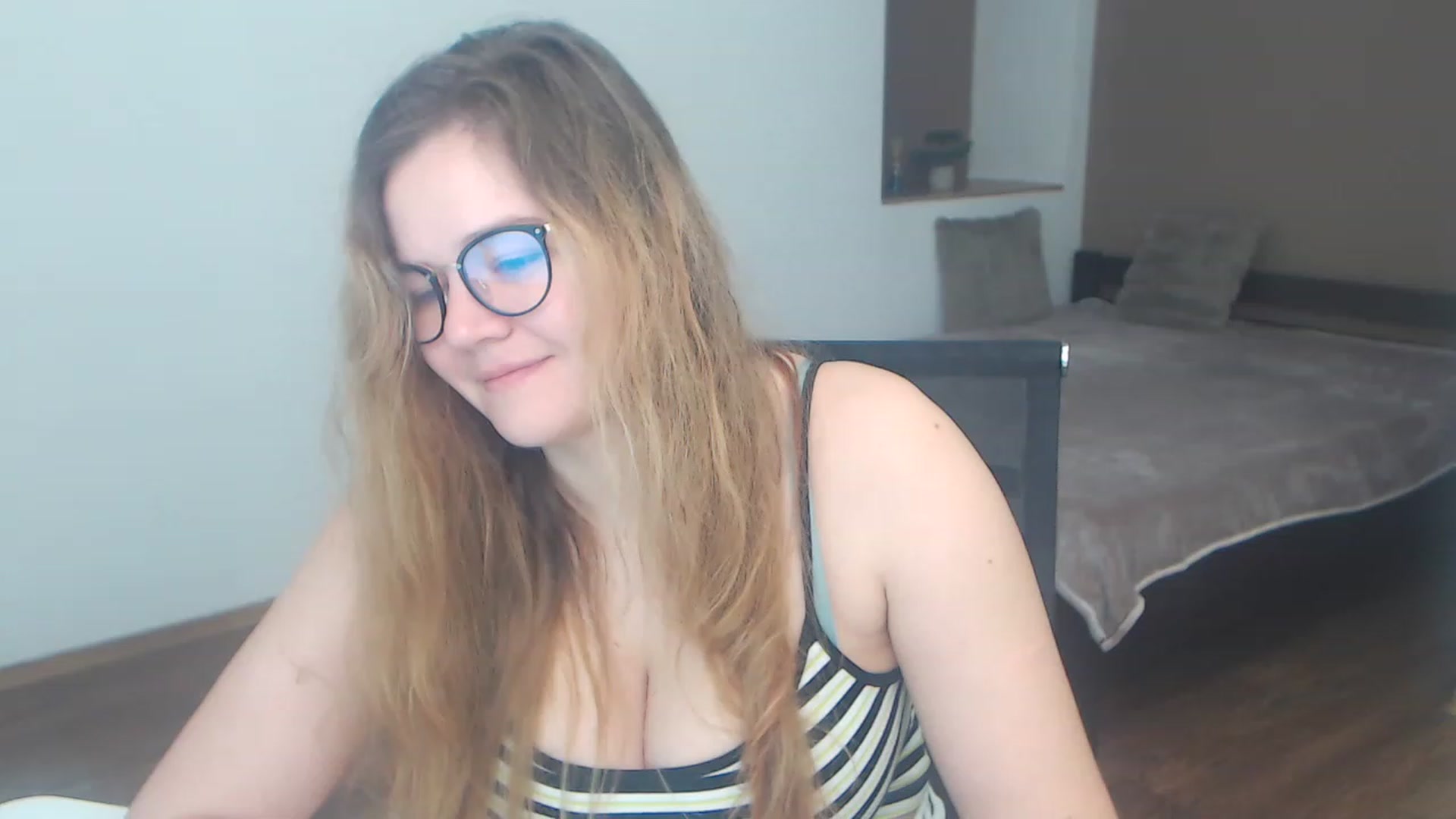 Gallery image thumbnail from KellyKleine's myfreecams stream on, 04/08/2023, 12:44 image 9 of 20