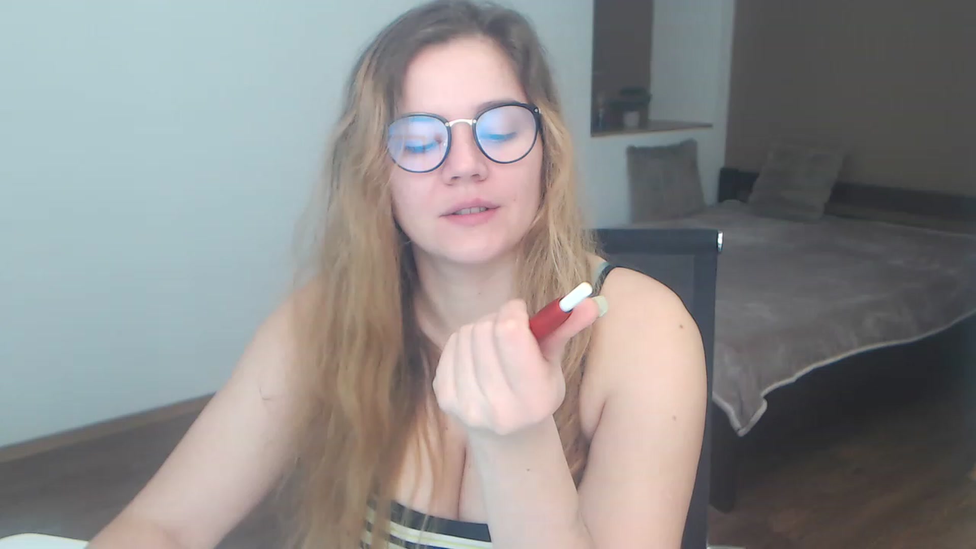 Gallery image thumbnail from KellyKleine's myfreecams stream on, 04/08/2023, 12:44 image 8 of 20