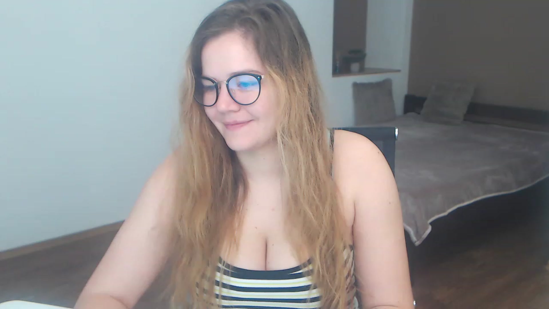 Gallery image thumbnail from KellyKleine's myfreecams stream on, 04/08/2023, 12:44 image 10 of 20