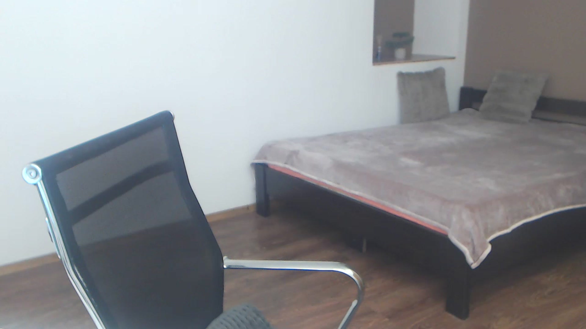Gallery image thumbnail from KellyKleine's myfreecams stream on, 04/08/2023, 15:12 image 3 of 20