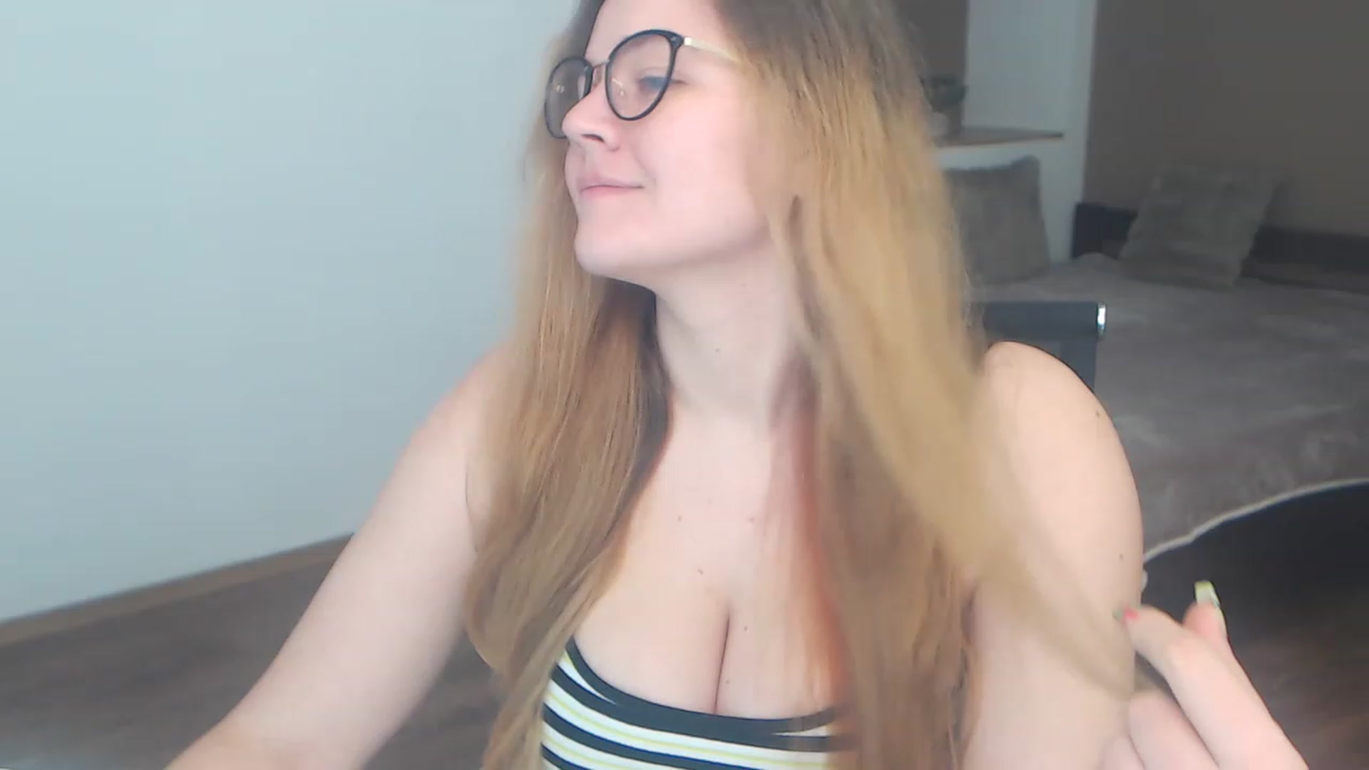 Gallery image thumbnail from KellyKleine's myfreecams stream on, 04/08/2023, 15:12 image 5 of 20