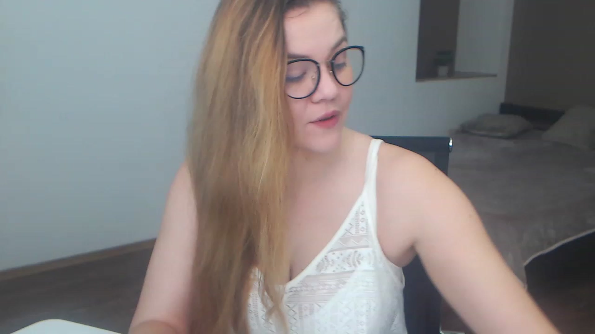 Gallery image thumbnail from KellyKleine's myfreecams stream on, 04/15/2023, 13:41 image 9 of 20