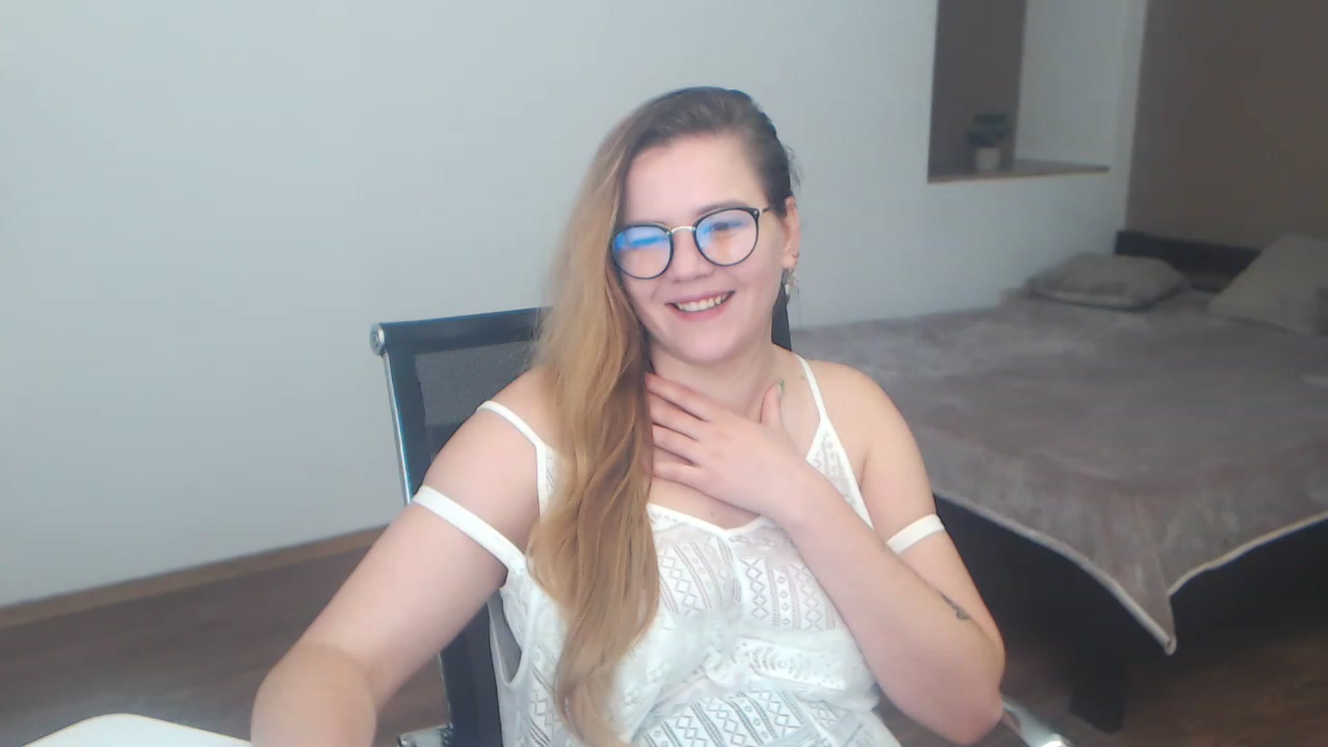 Gallery image thumbnail from KellyKleine's myfreecams stream on, 04/15/2023, 13:41 image 20 of 20