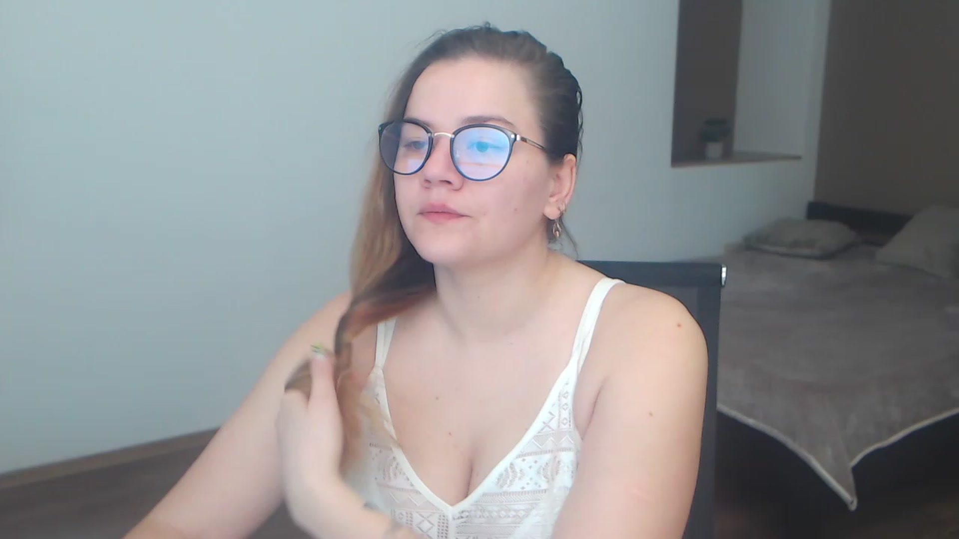 Gallery image thumbnail from KellyKleine's myfreecams stream on, 04/15/2023, 13:41 image 3 of 20