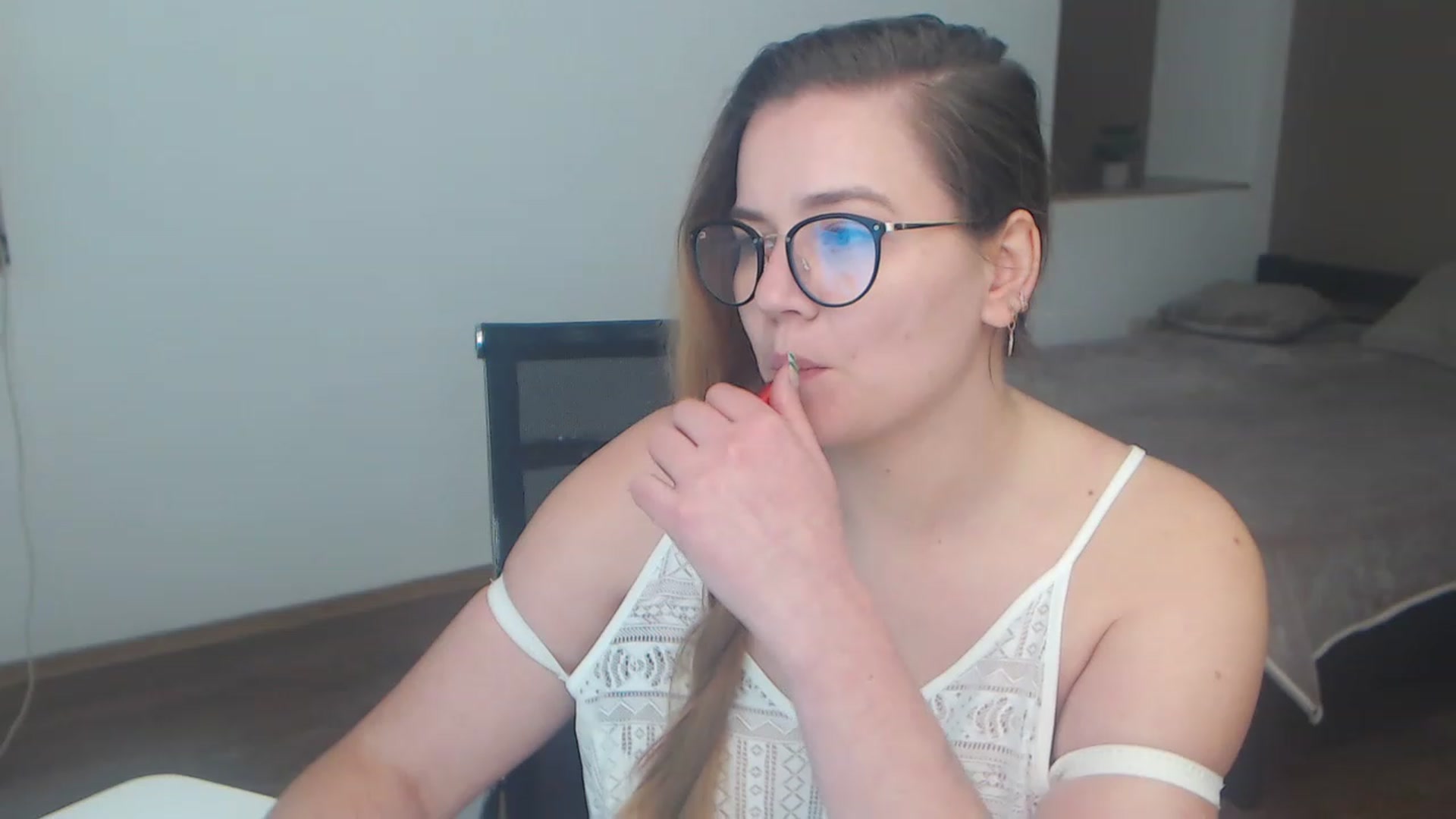 Gallery image thumbnail from KellyKleine's myfreecams stream on, 04/15/2023, 16:03 image 14 of 20