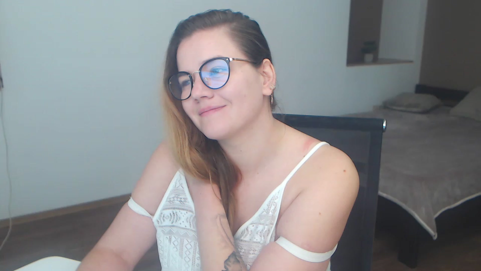 Gallery image thumbnail from KellyKleine's myfreecams stream on, 04/15/2023, 16:03 image 10 of 20