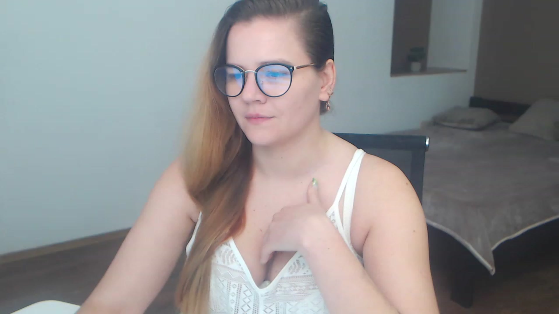 Gallery image thumbnail from KellyKleine's myfreecams stream on, 04/15/2023, 16:03 image 1 of 20