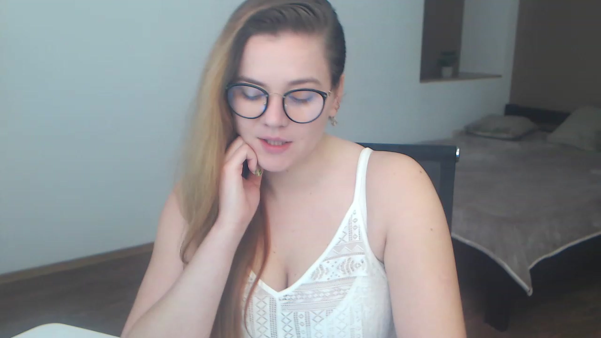 Gallery image thumbnail from KellyKleine's myfreecams stream on, 04/15/2023, 16:03 image 2 of 20
