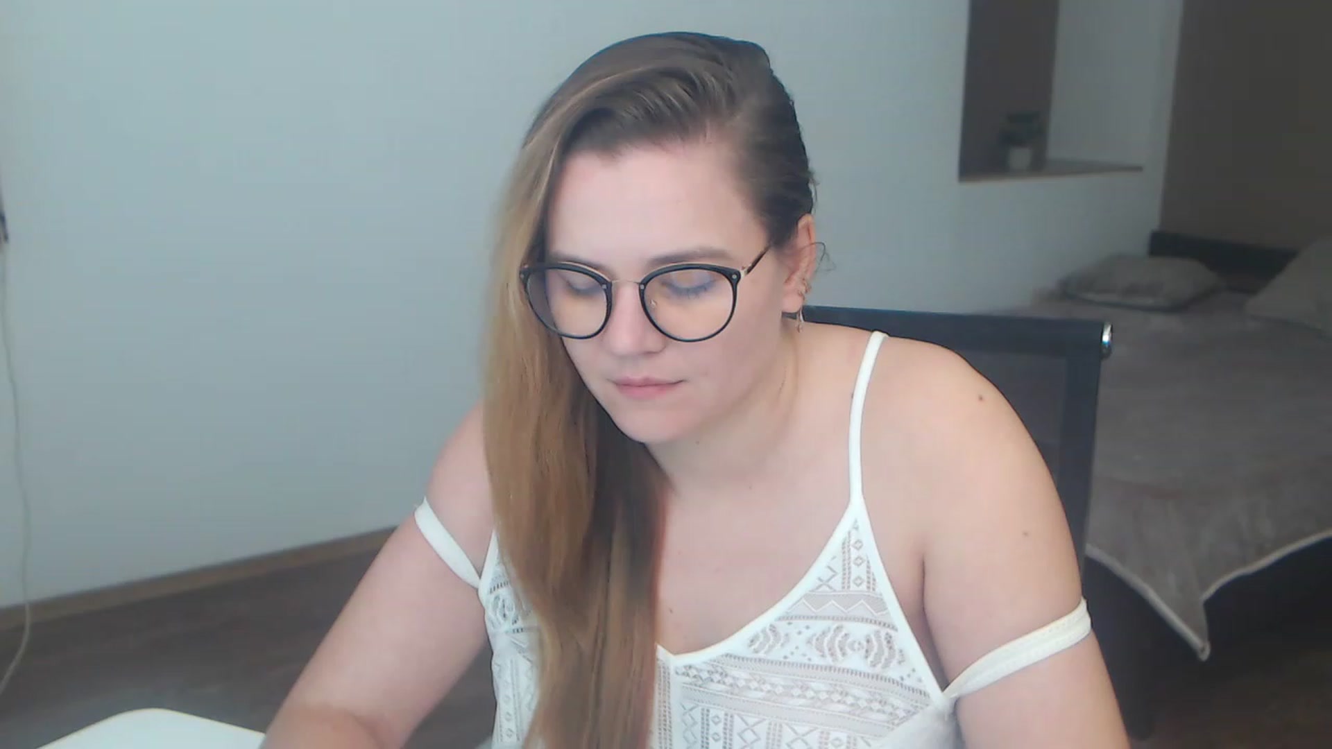 Gallery image thumbnail from KellyKleine's myfreecams stream on, 04/15/2023, 16:37 image 7 of 20