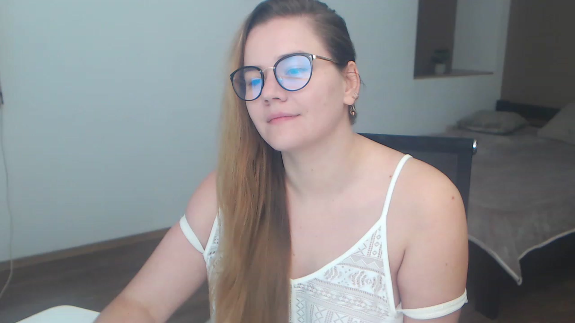 Gallery image thumbnail from KellyKleine's myfreecams stream on, 04/15/2023, 16:37 image 4 of 20