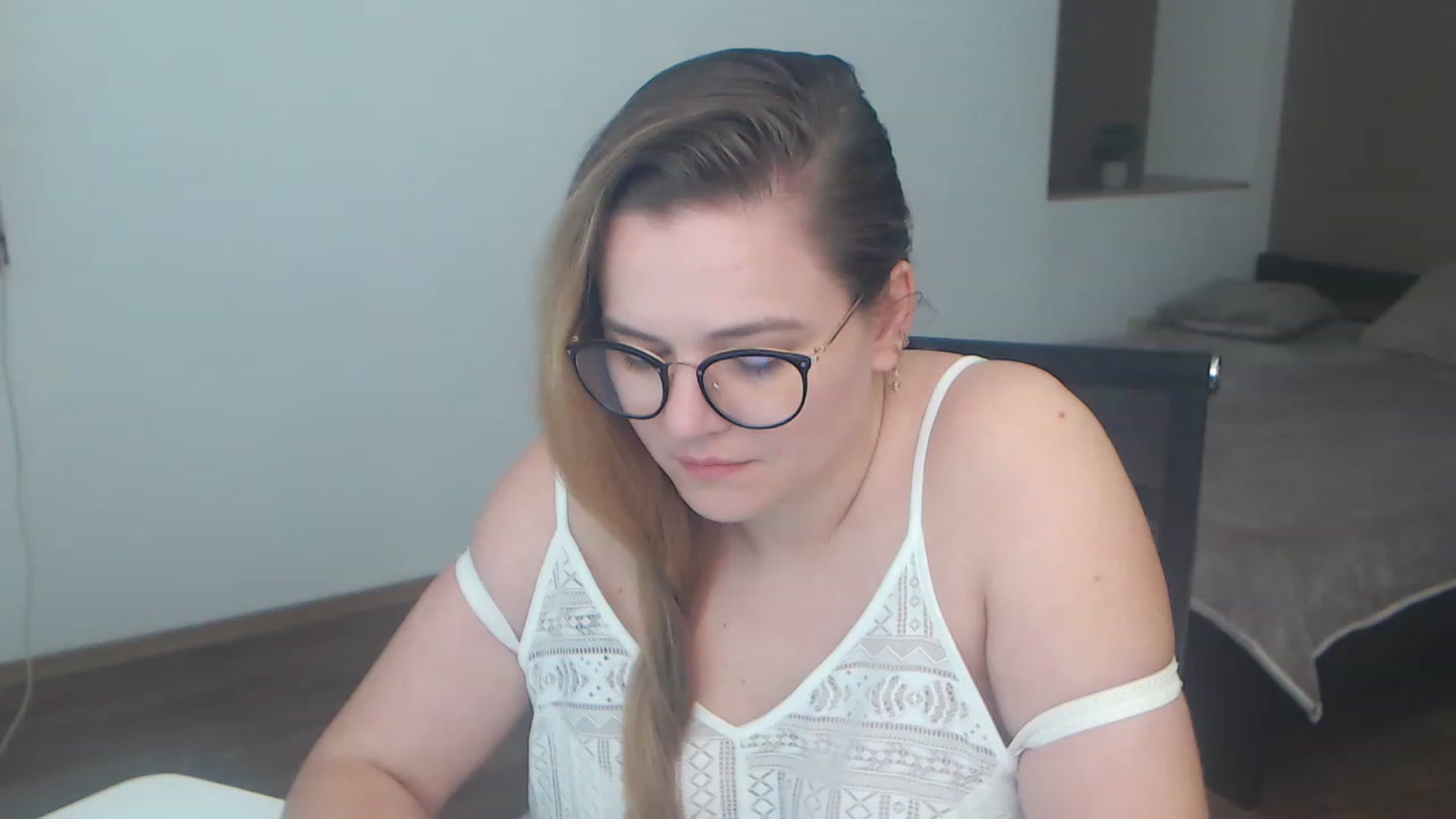 Gallery image thumbnail from KellyKleine's myfreecams stream on, 04/15/2023, 16:37 image 5 of 20