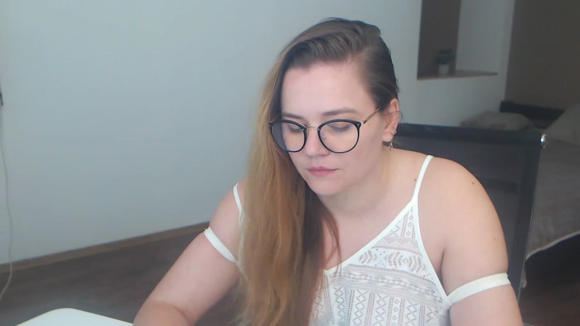 Gallery image thumbnail from KellyKleine's myfreecams stream on, 04/15/2023, 16:37 image 20 of 20