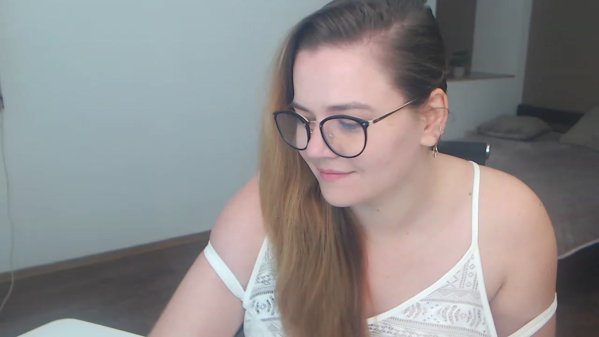 Gallery image thumbnail from KellyKleine's myfreecams stream on, 04/15/2023, 16:37 image 3 of 20