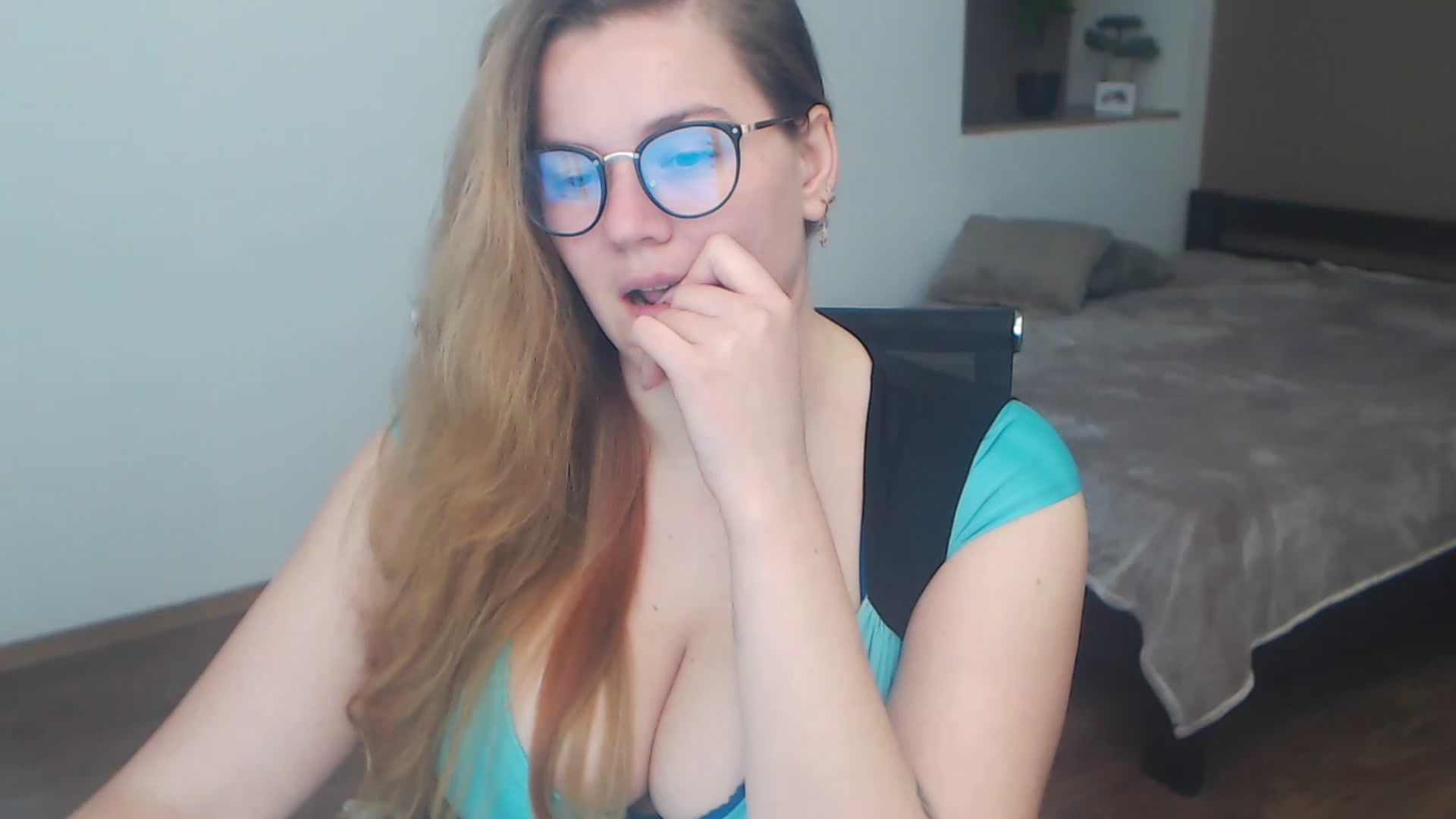 Gallery image thumbnail from KellyKleine's myfreecams stream on, 04/21/2023, 16:10 image 1 of 20