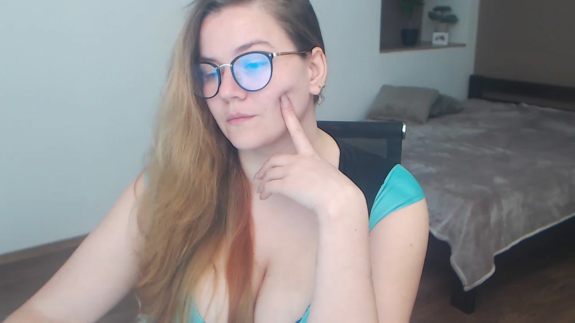 Gallery image thumbnail from KellyKleine's myfreecams stream on, 04/21/2023, 16:10 image 7 of 20