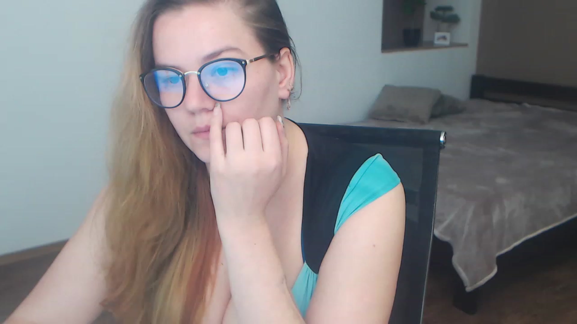 Gallery image thumbnail from KellyKleine's myfreecams stream on, 04/21/2023, 16:10 image 16 of 20