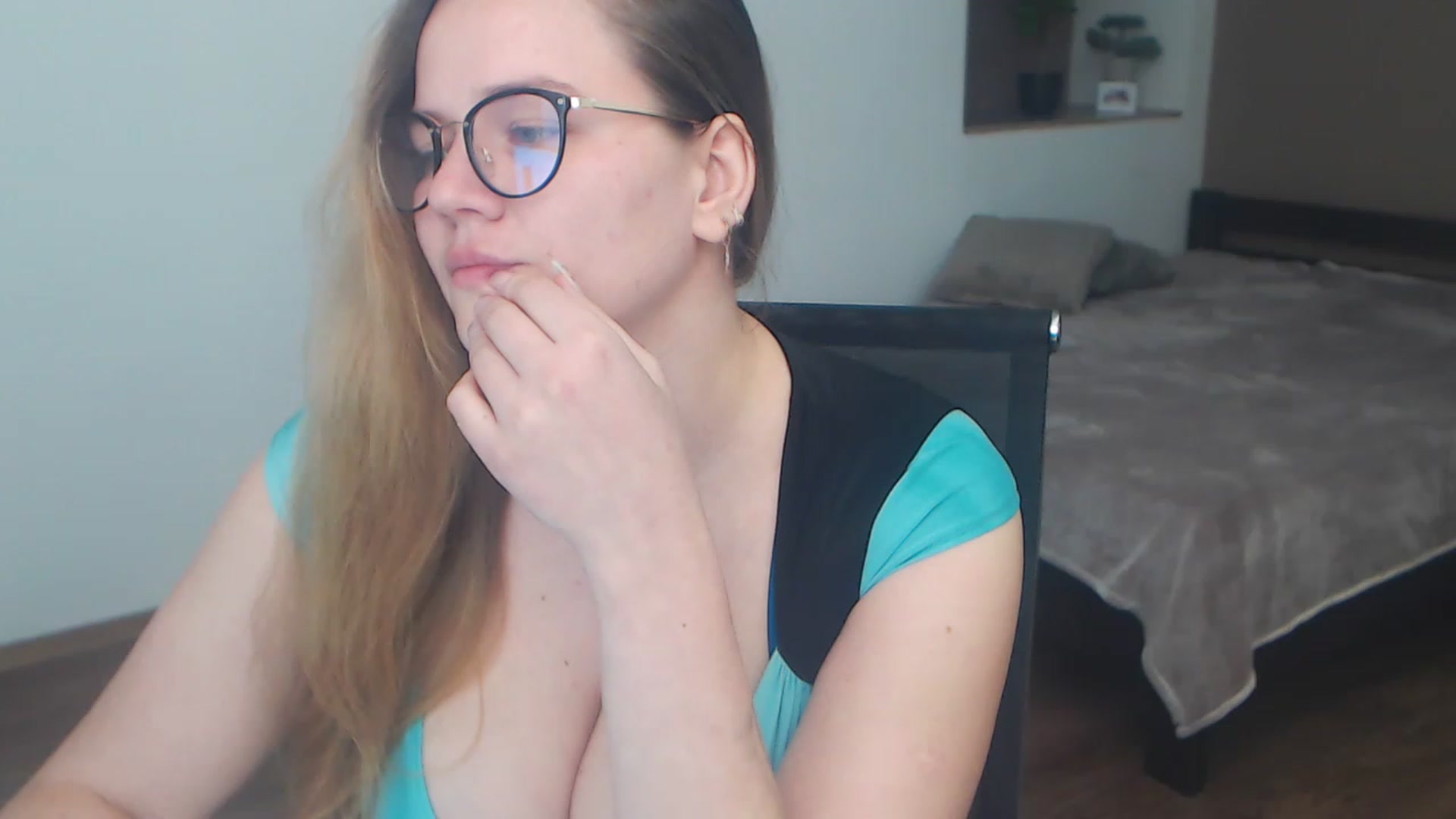 Gallery image thumbnail from KellyKleine's myfreecams stream on, 04/21/2023, 18:42 image 5 of 20