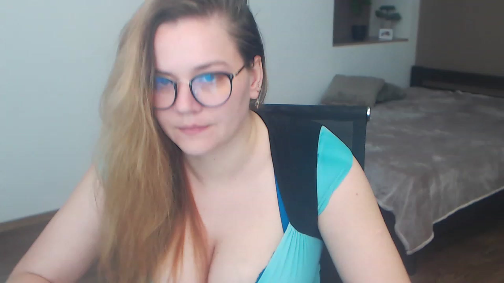 Gallery image thumbnail from KellyKleine's myfreecams stream on, 04/21/2023, 18:42 image 2 of 20