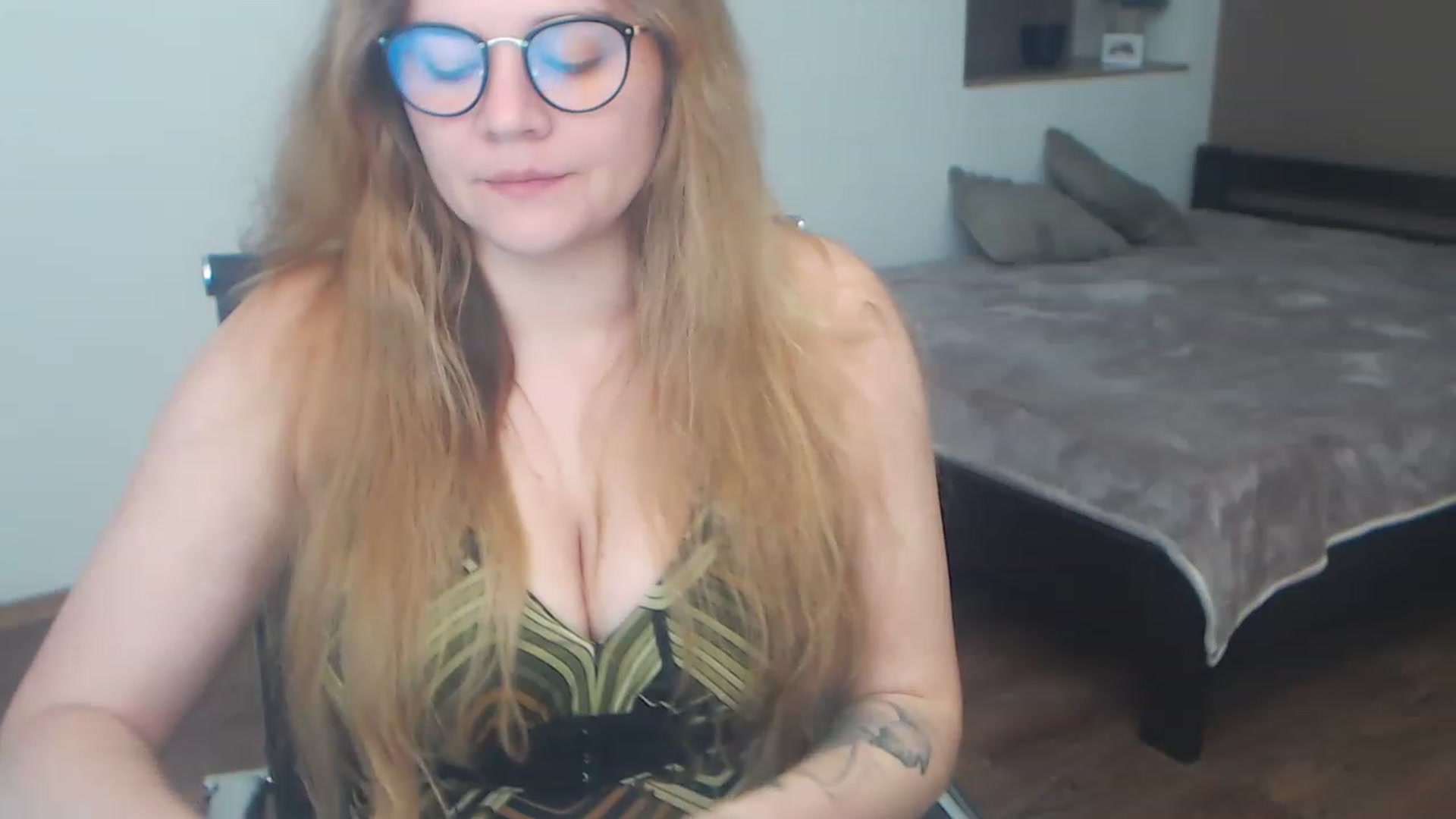 Gallery image thumbnail from KellyKleine's myfreecams stream on, 04/22/2023, 19:15 image 18 of 20