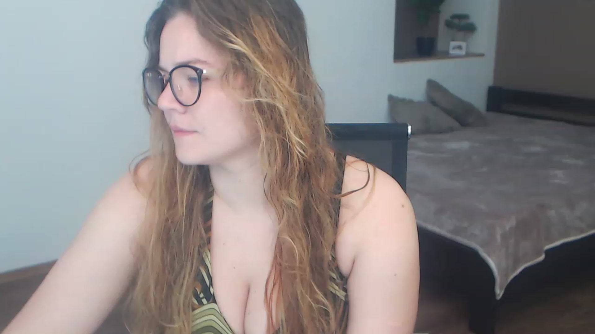 Gallery image thumbnail from KellyKleine's myfreecams stream on, 04/22/2023, 19:15 image 2 of 20