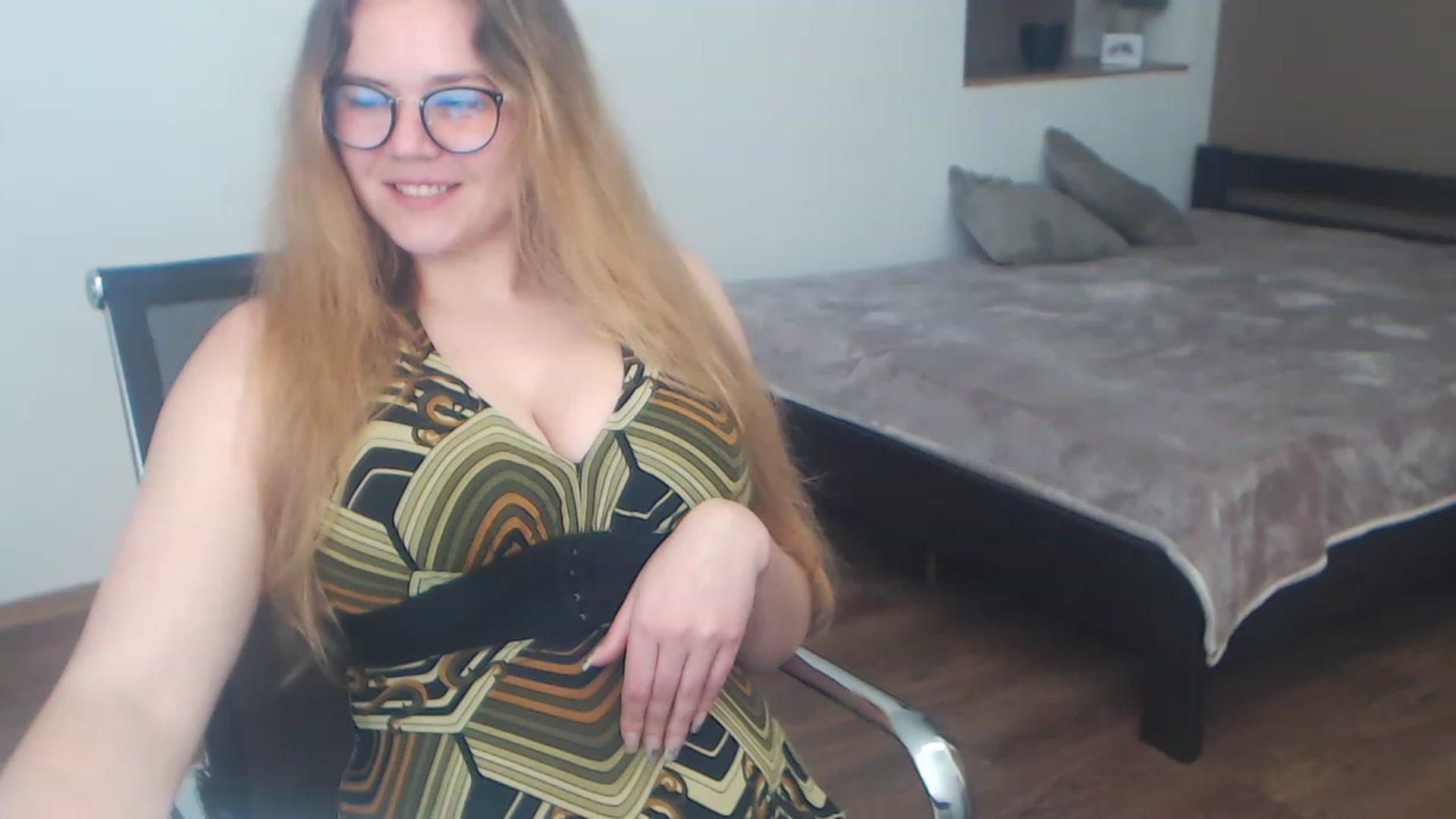 Gallery image thumbnail from KellyKleine's myfreecams stream on, 04/22/2023, 19:15 image 19 of 20