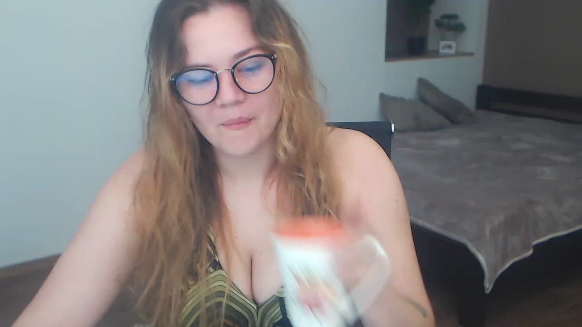 Gallery image thumbnail from KellyKleine's myfreecams stream on, 04/22/2023, 19:15 image 4 of 20