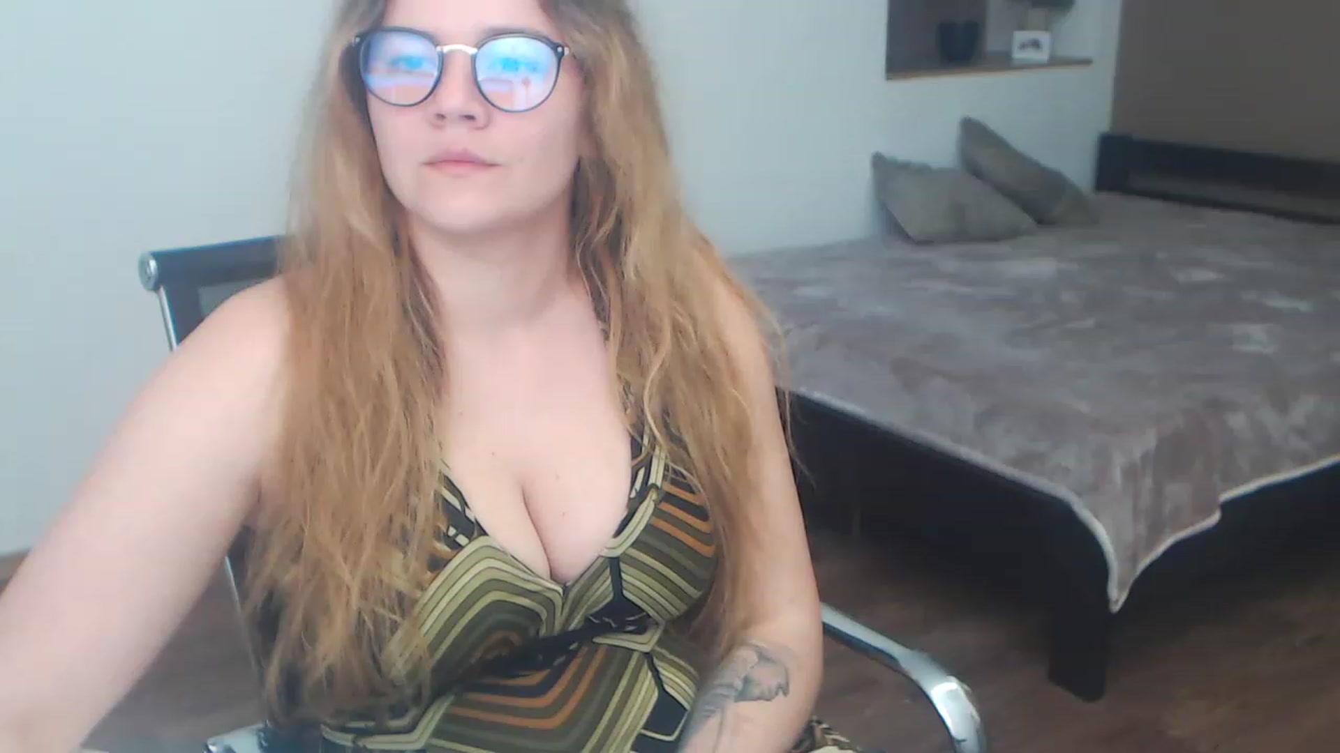 Gallery image thumbnail from KellyKleine's myfreecams stream on, 04/22/2023, 19:15 image 9 of 20
